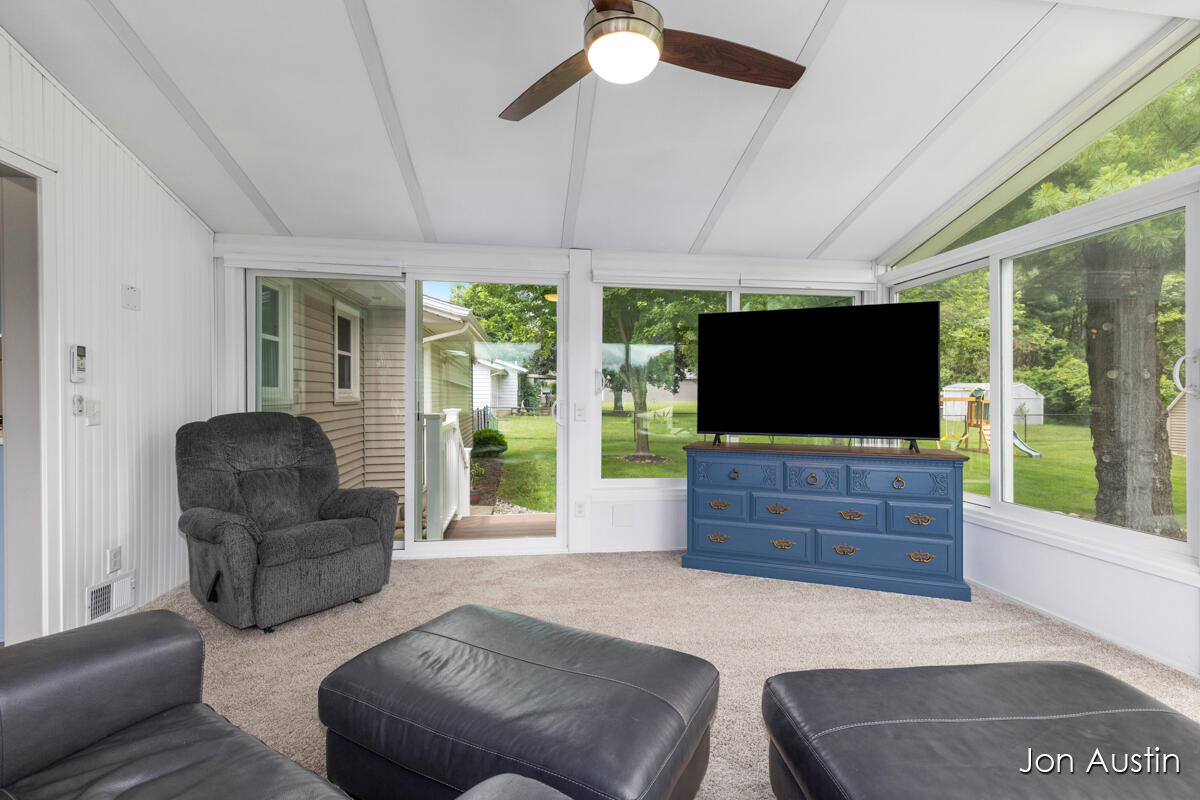 6323 Longacre Street NE Rockford MI 49341