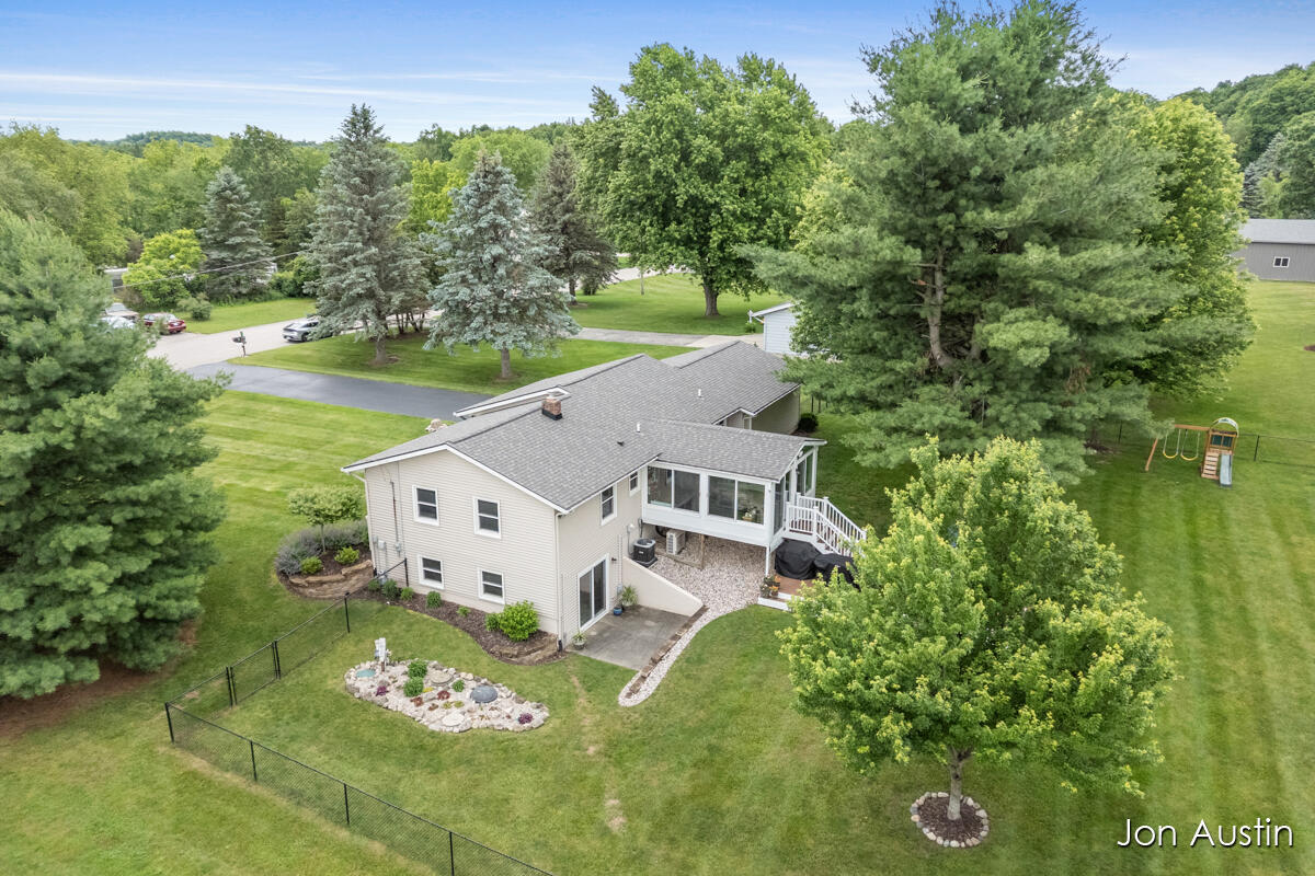 6323 Longacre Street NE Rockford MI 49341