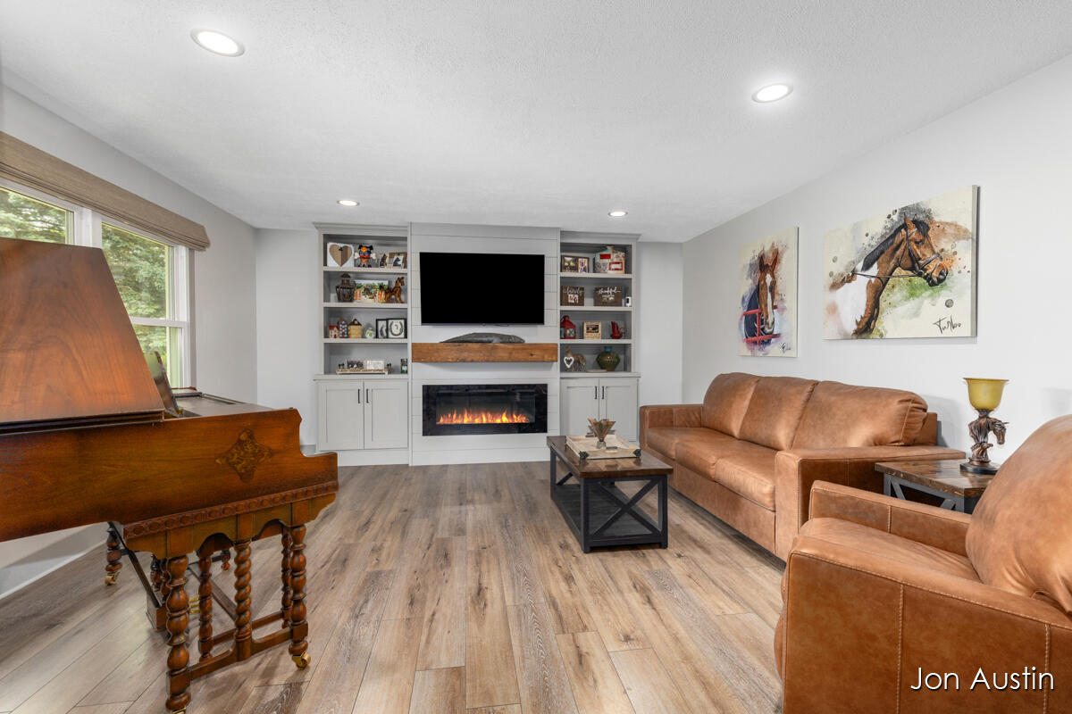 6323 Longacre Street NE Rockford MI 49341