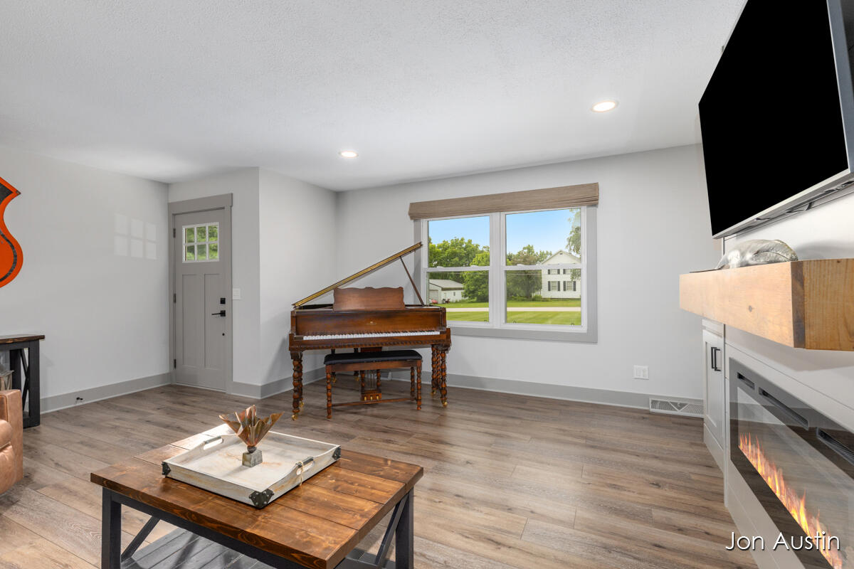 6323 Longacre Street NE Rockford MI 49341