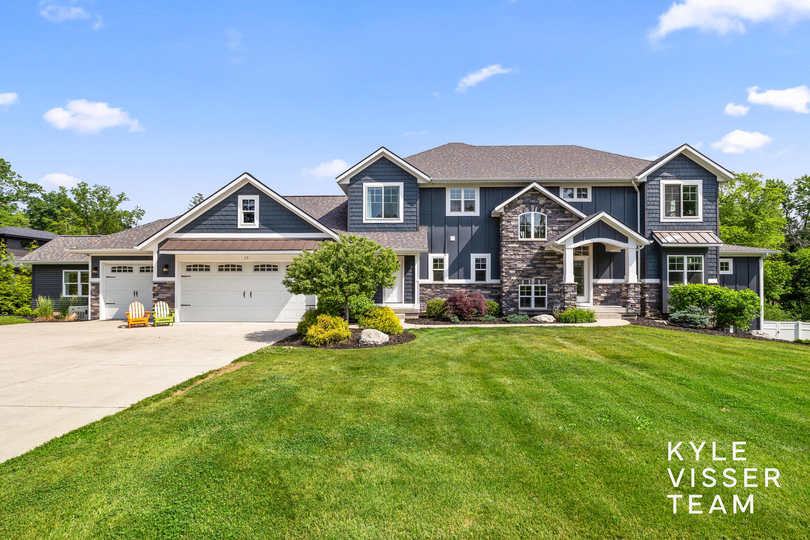 69 Lakeside Drive SE Grand Rapids MI 49506