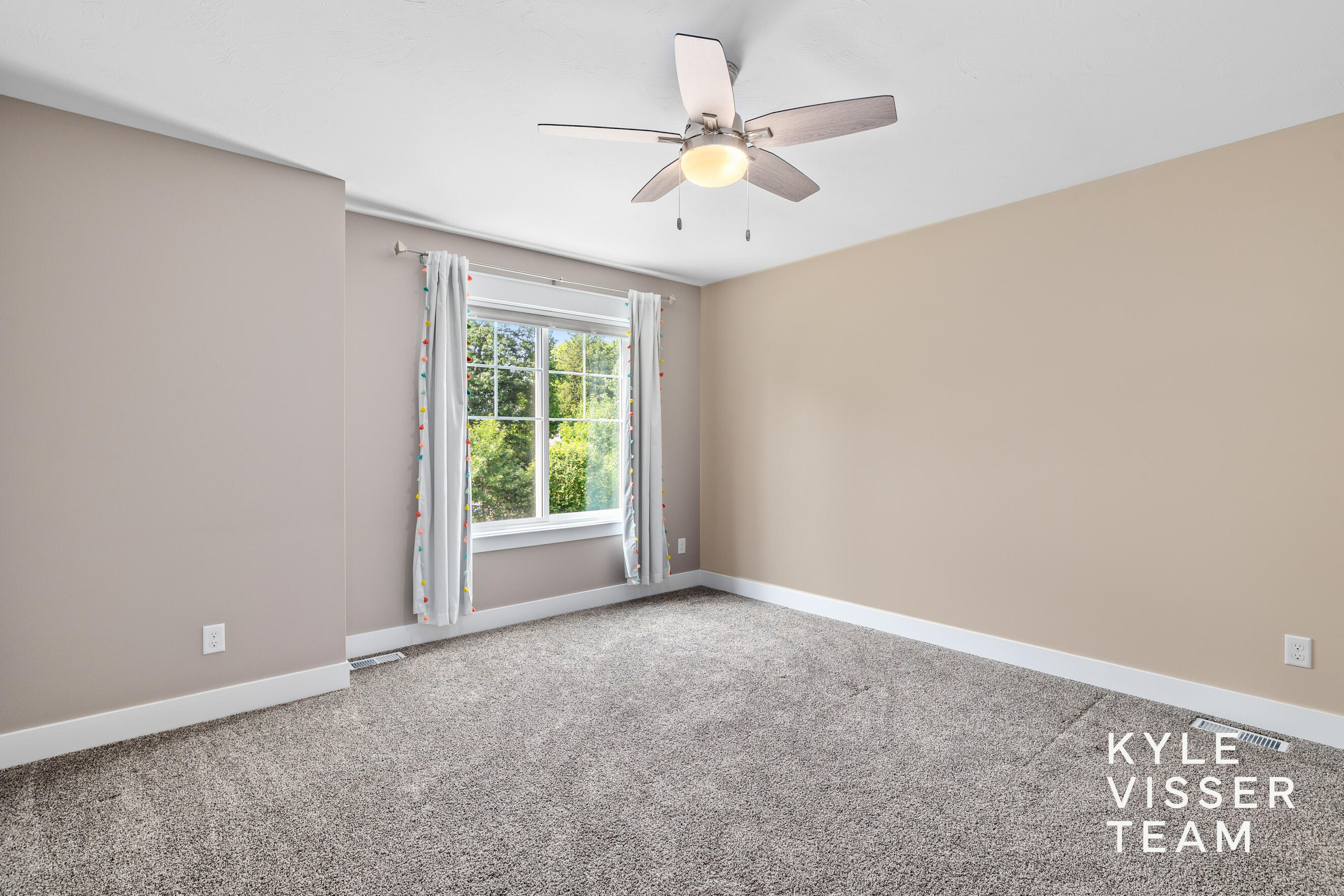 69 Lakeside Drive SE Grand Rapids MI 49506