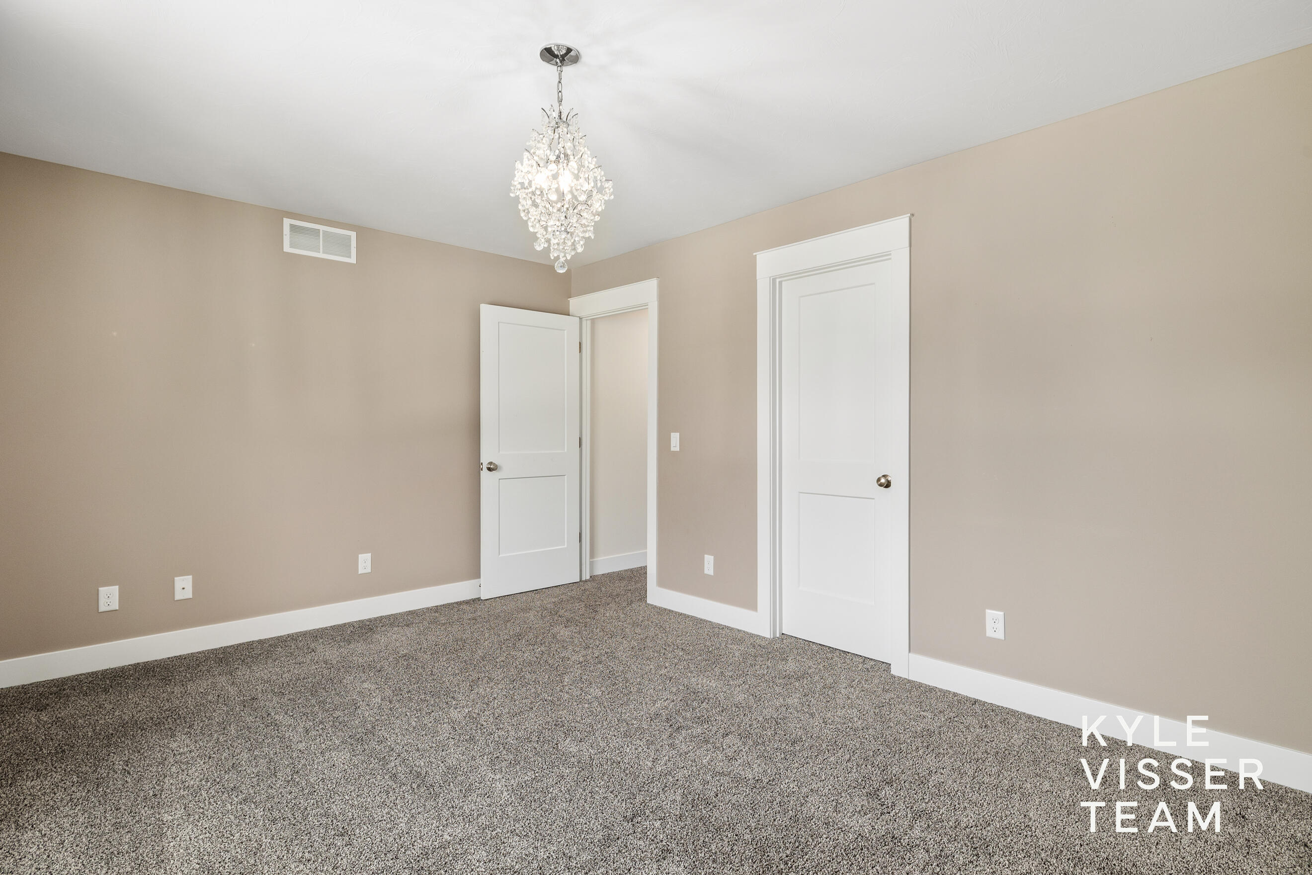 69 Lakeside Drive SE Grand Rapids MI 49506