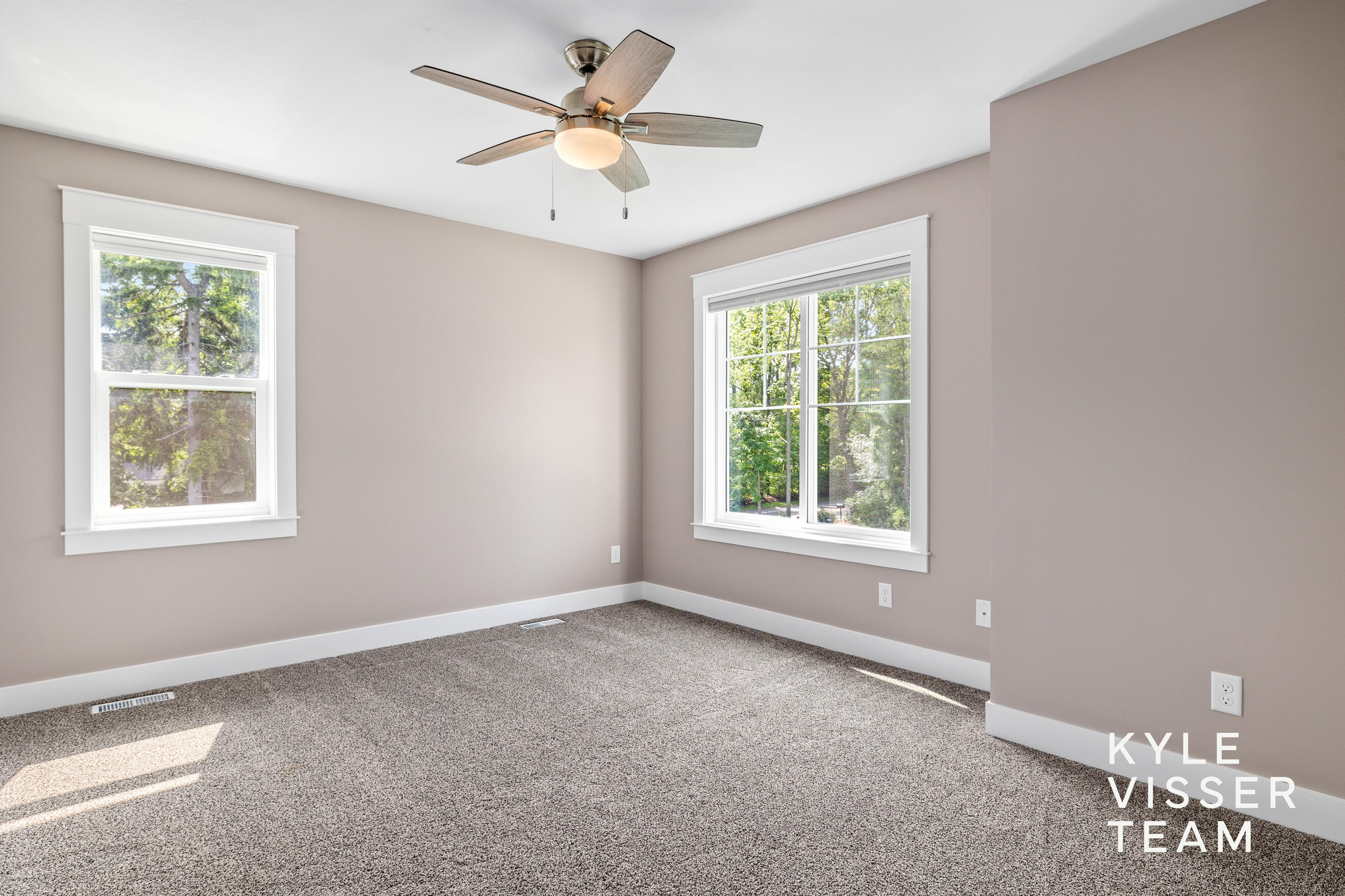 69 Lakeside Drive SE Grand Rapids MI 49506