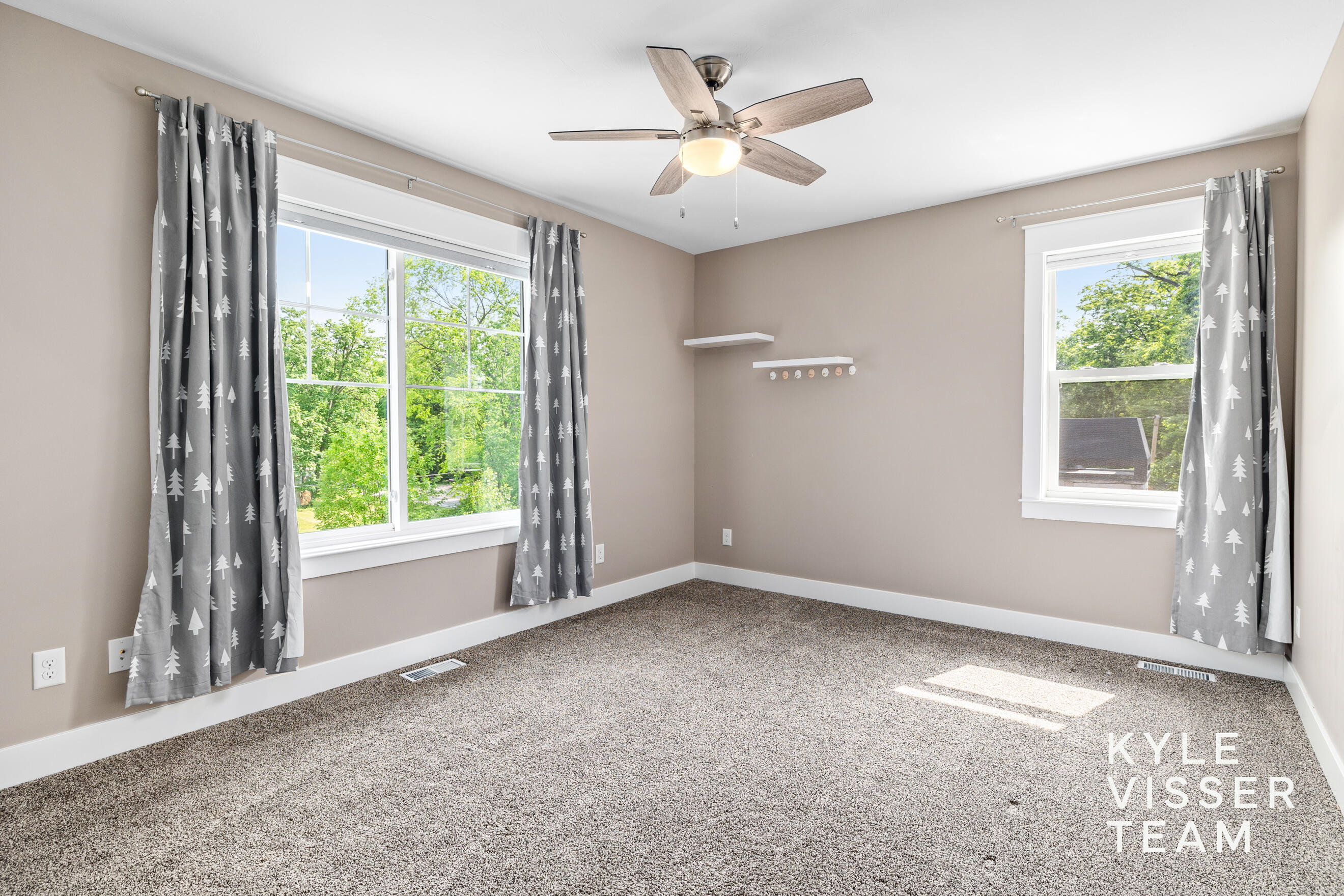 69 Lakeside Drive SE Grand Rapids MI 49506