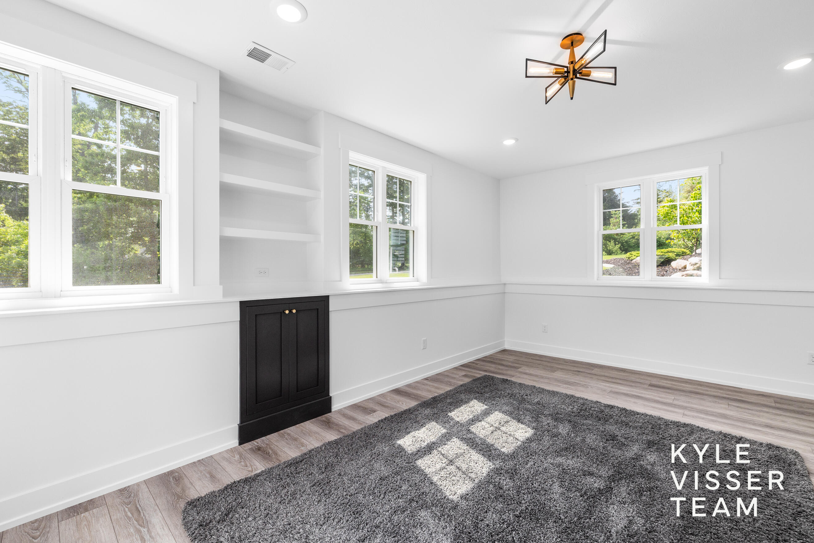 69 Lakeside Drive SE Grand Rapids MI 49506