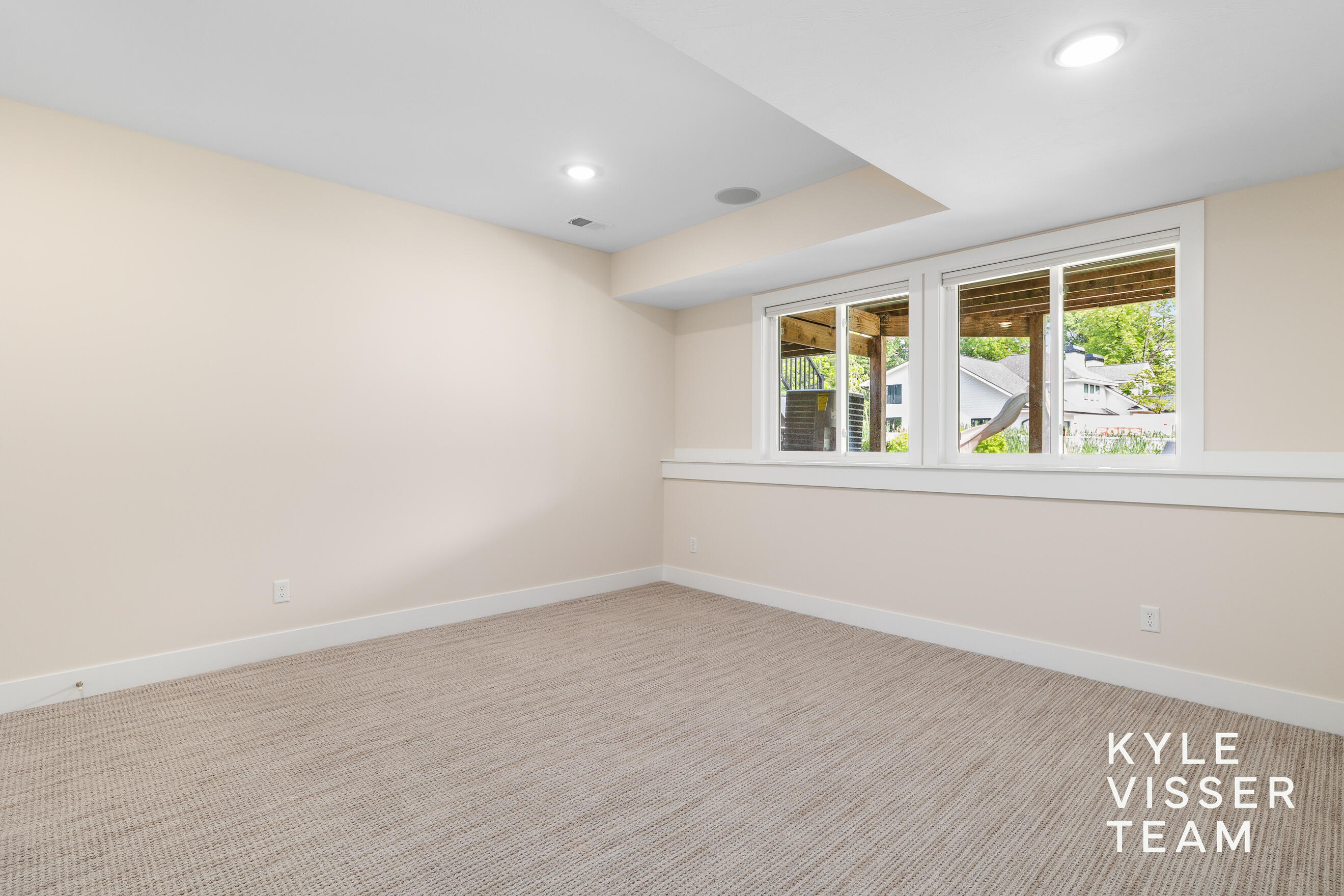 69 Lakeside Drive SE Grand Rapids MI 49506