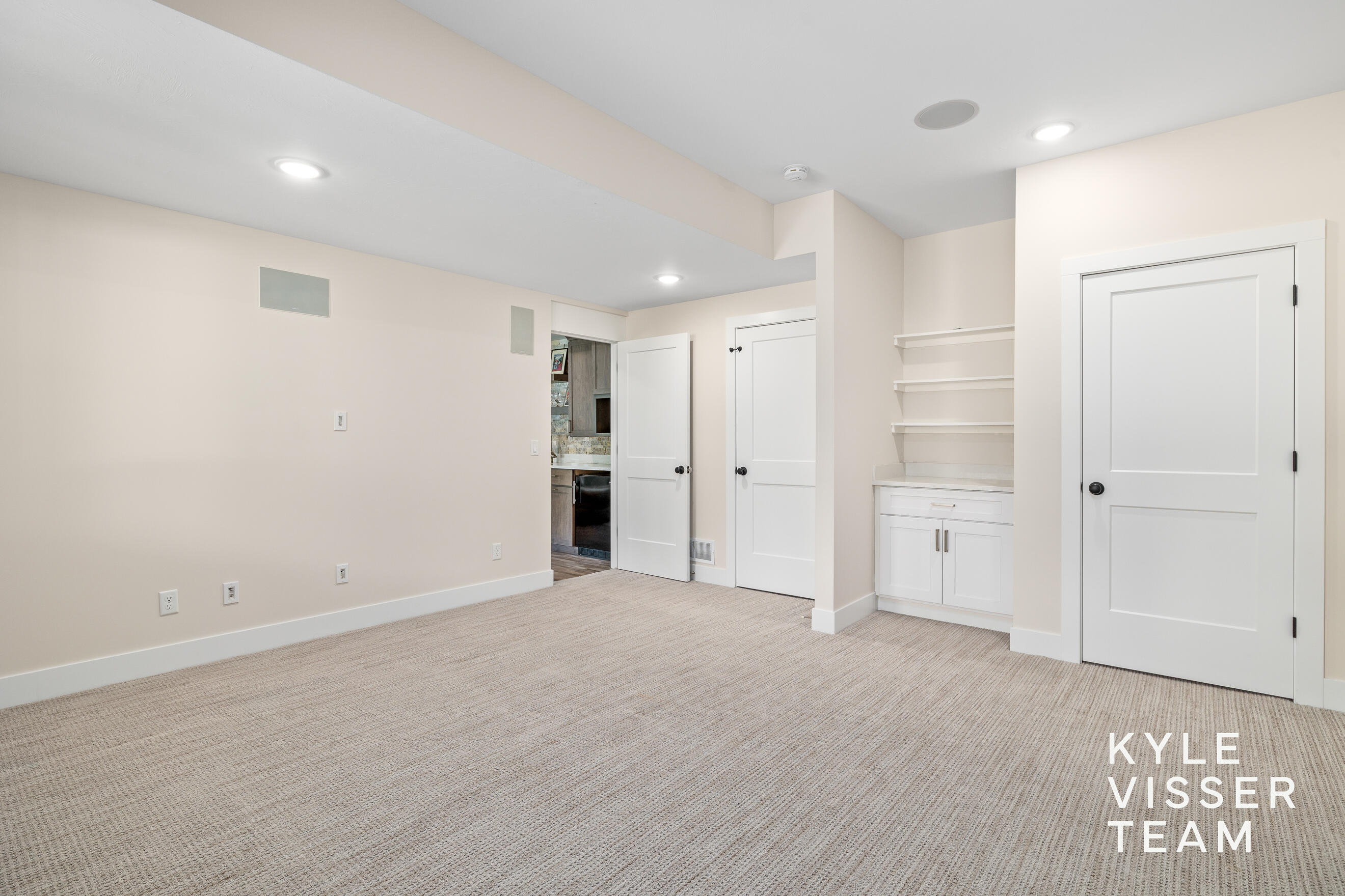 69 Lakeside Drive SE Grand Rapids MI 49506