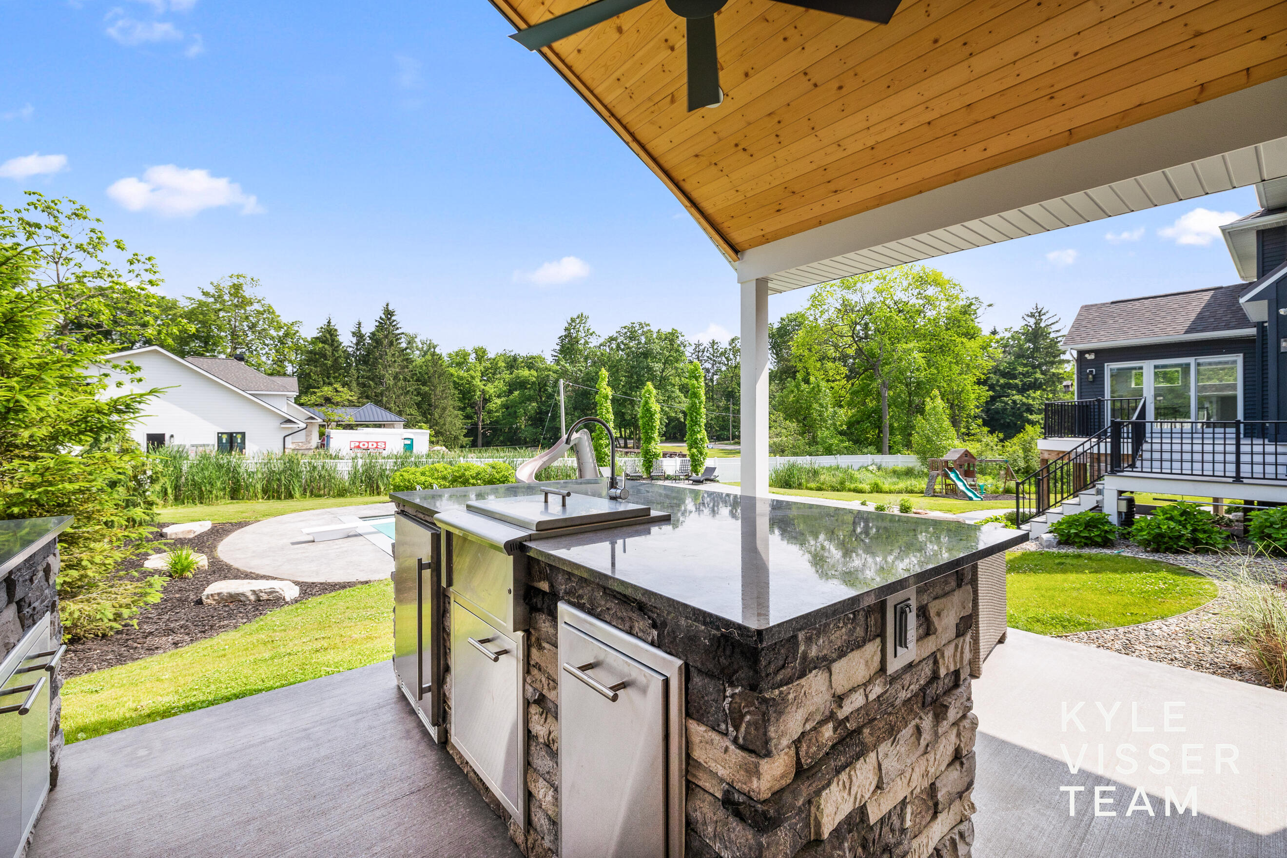 69 Lakeside Drive SE Grand Rapids MI 49506
