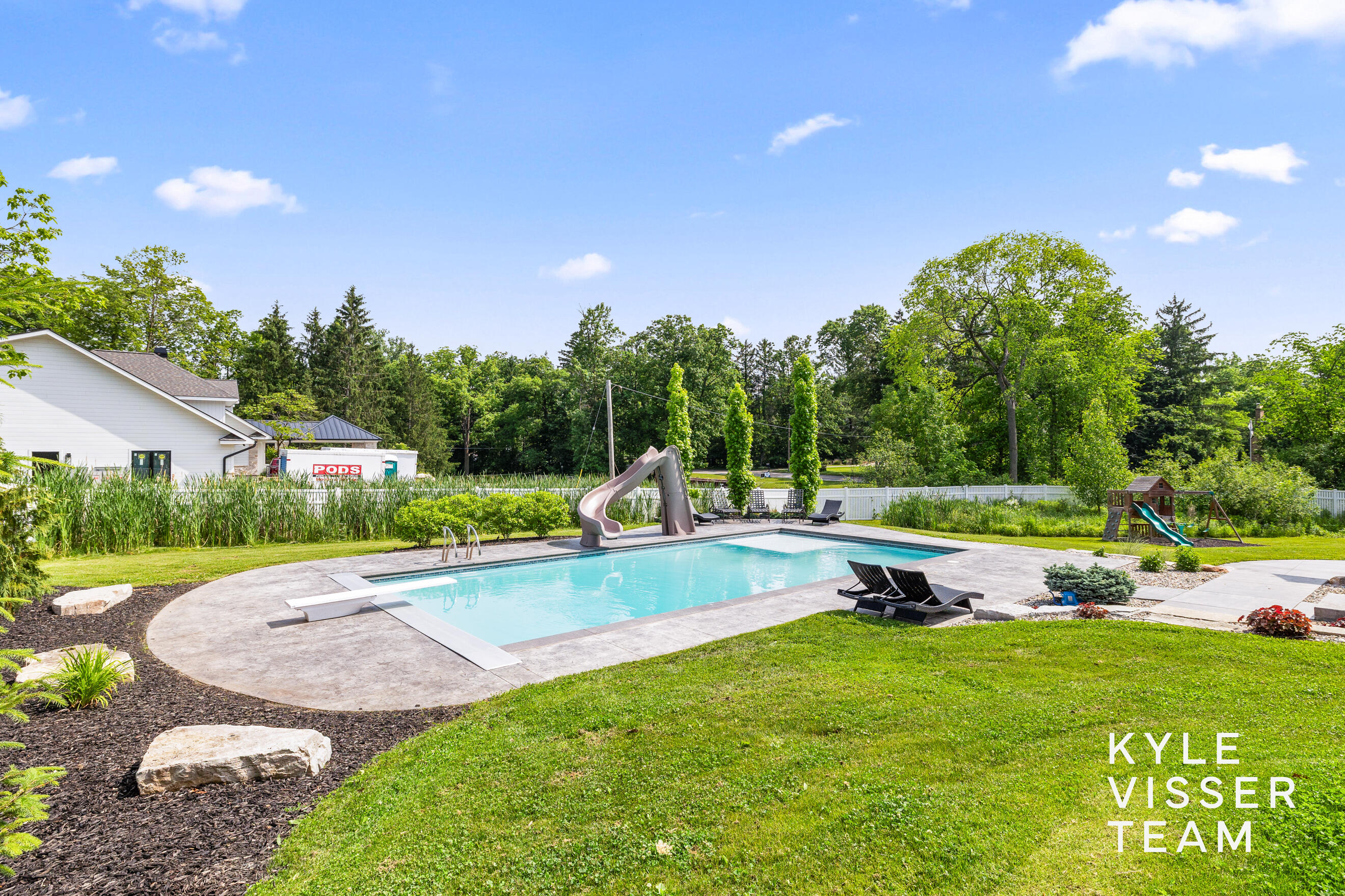 69 Lakeside Drive SE Grand Rapids MI 49506