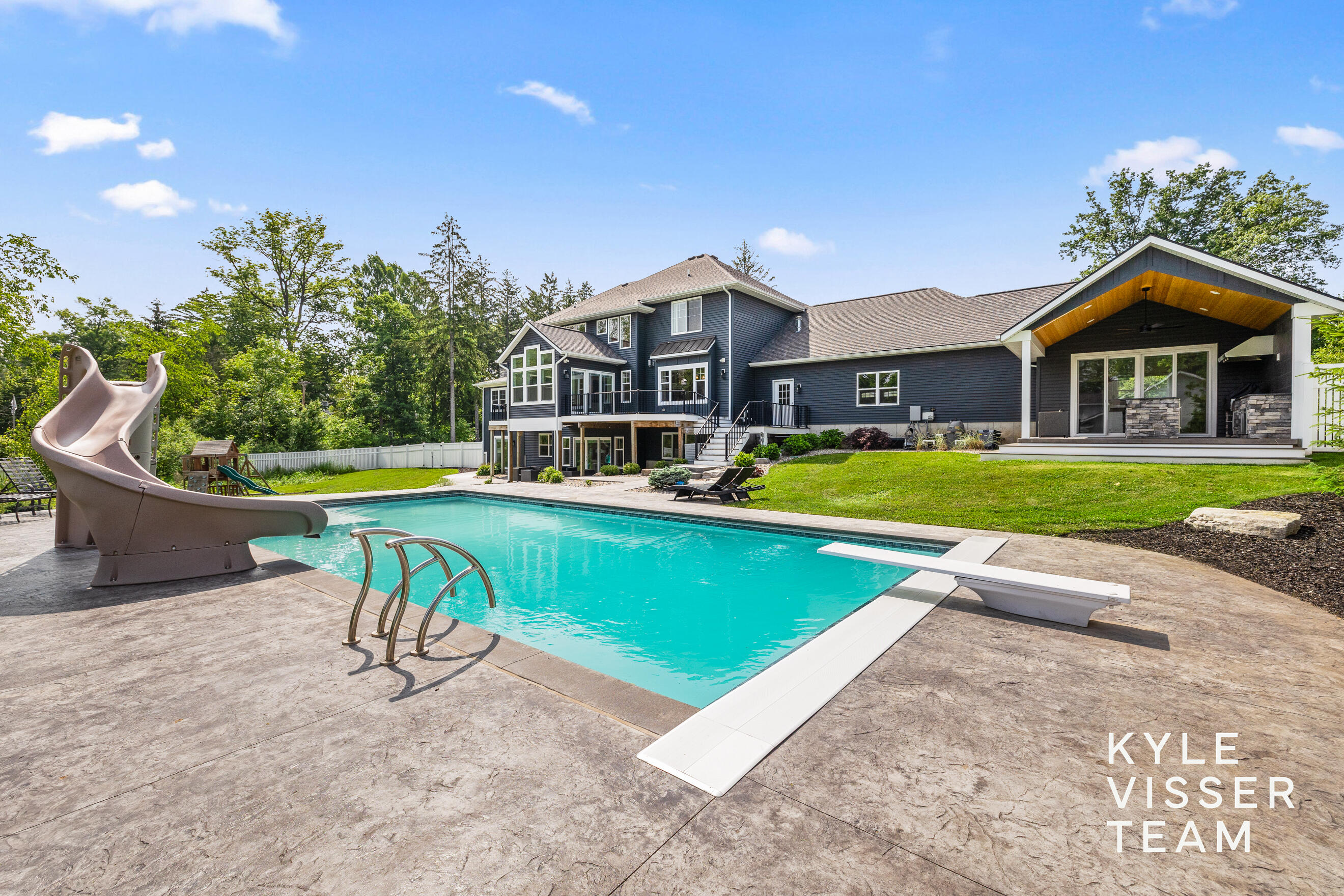 69 Lakeside Drive SE Grand Rapids MI 49506