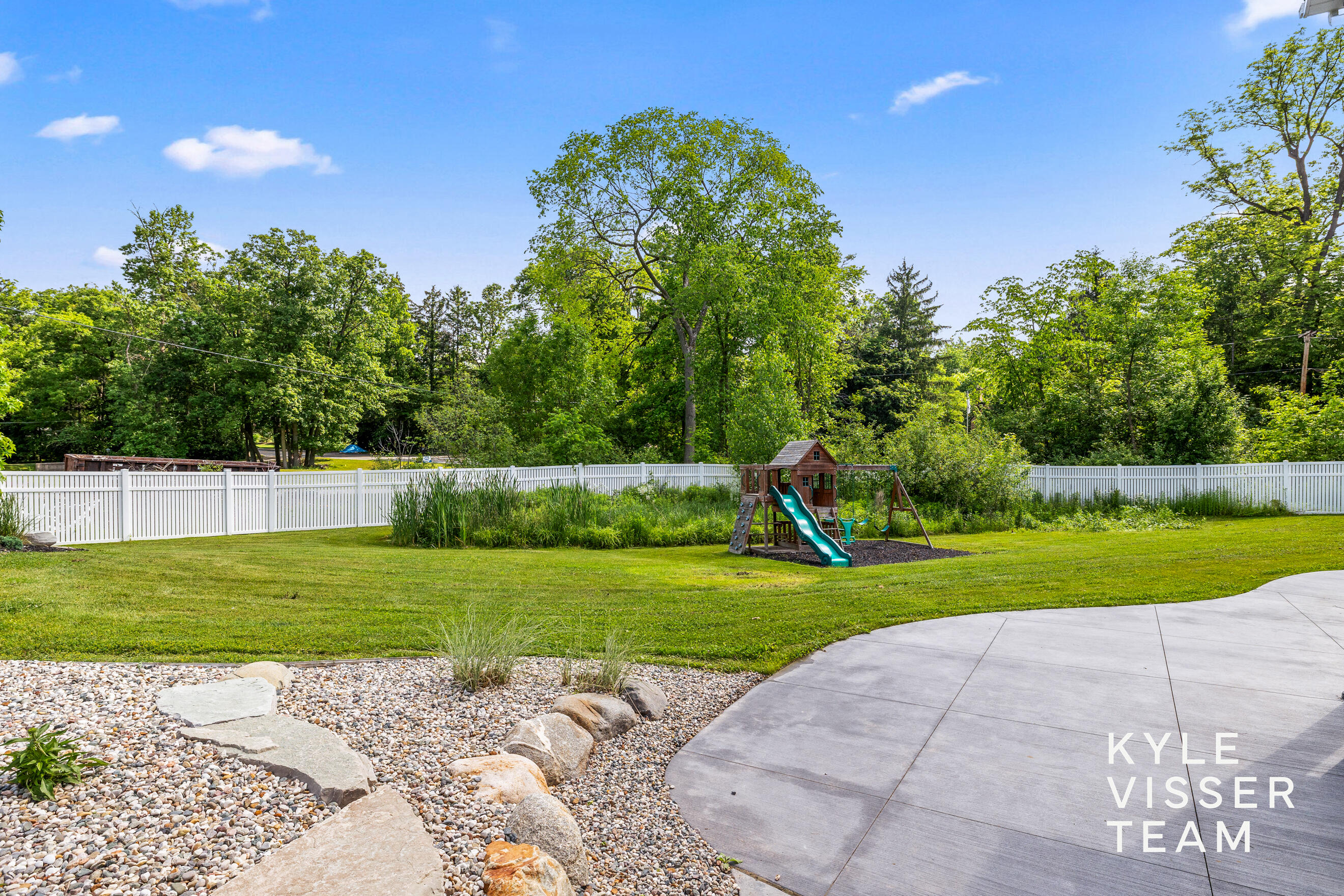 69 Lakeside Drive SE Grand Rapids MI 49506