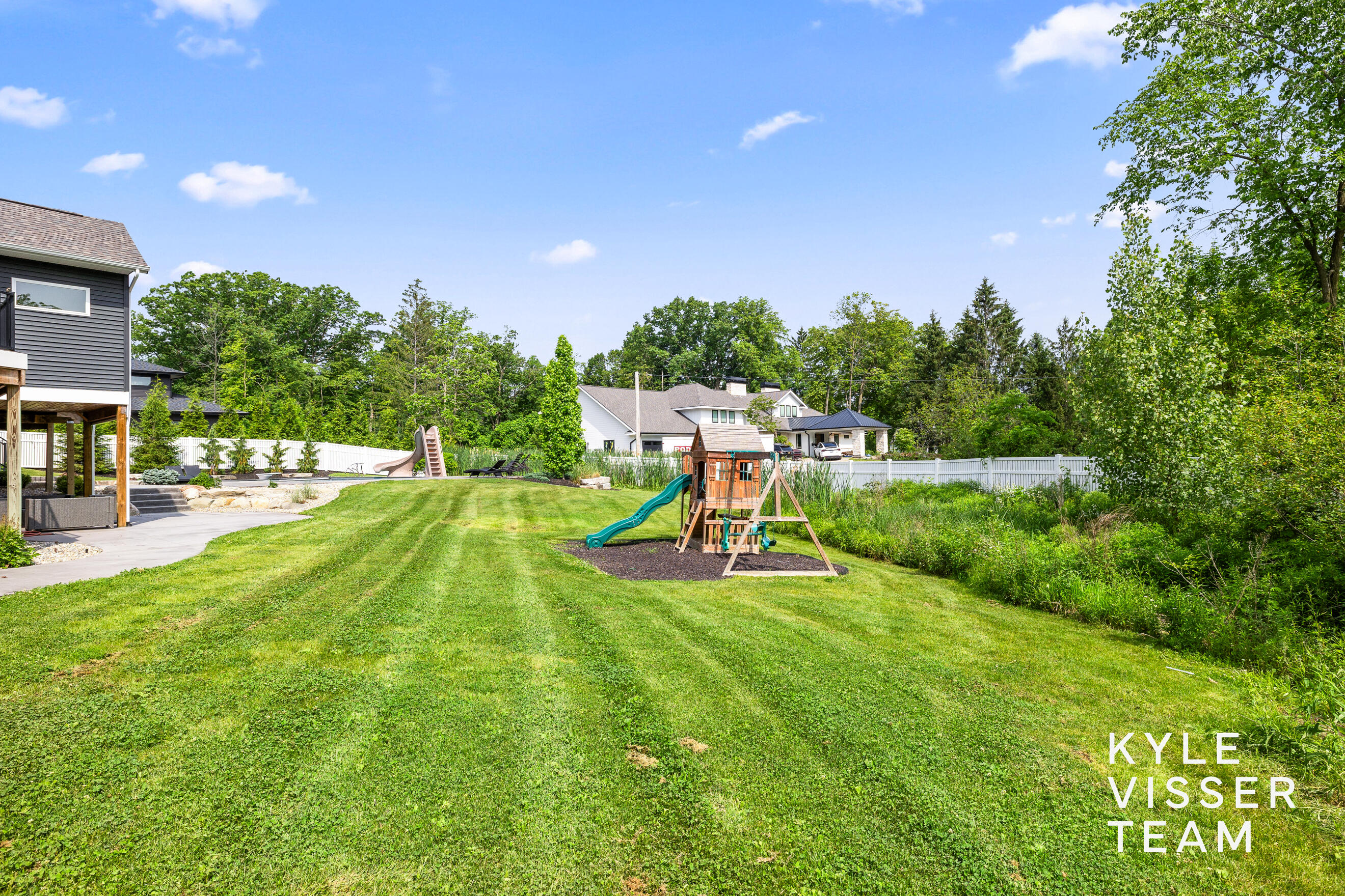 69 Lakeside Drive SE Grand Rapids MI 49506