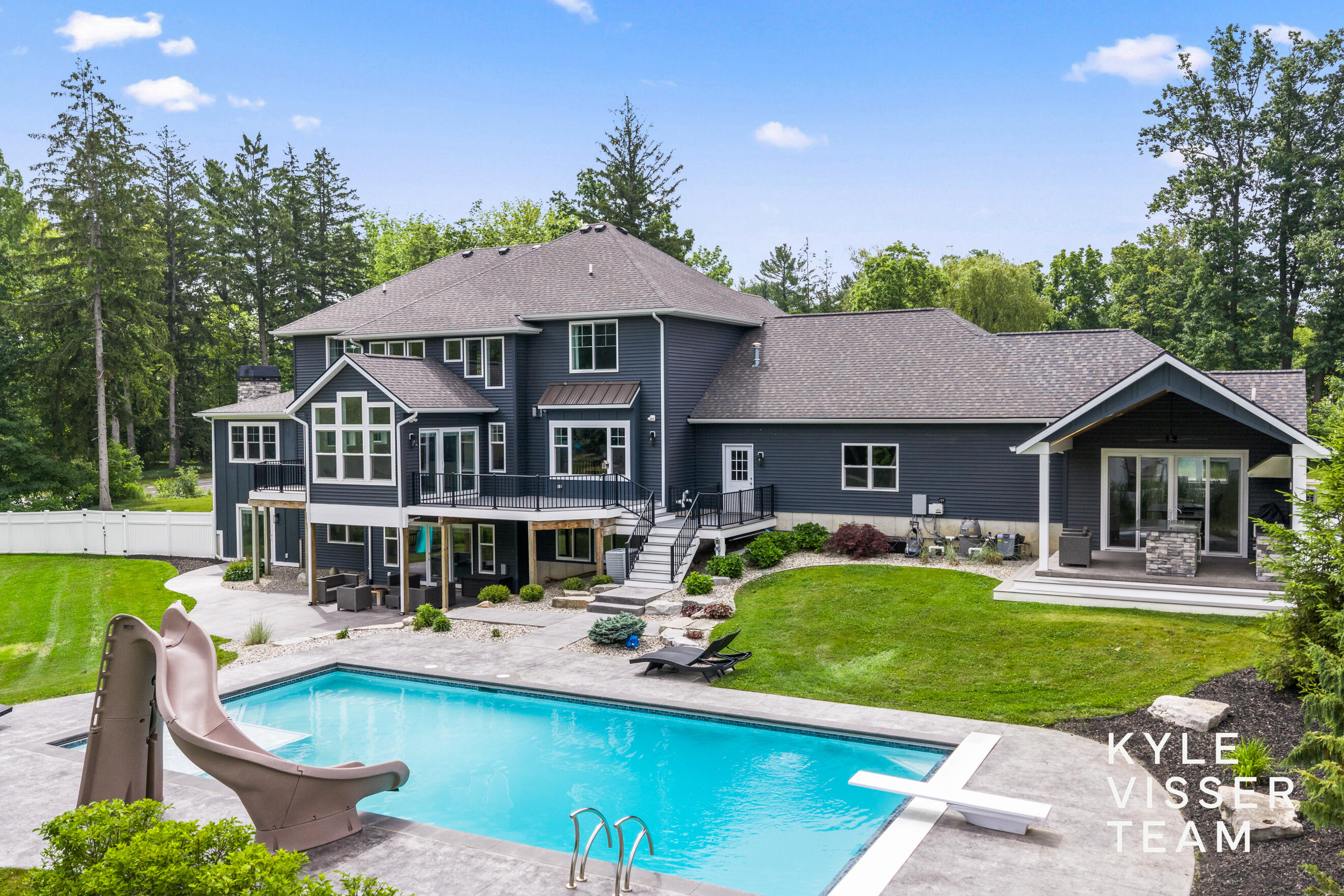 69 Lakeside Drive SE Grand Rapids MI 49506