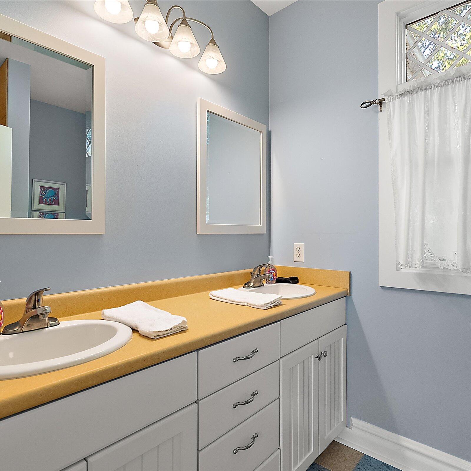 202 Oak Street South Haven MI 49090