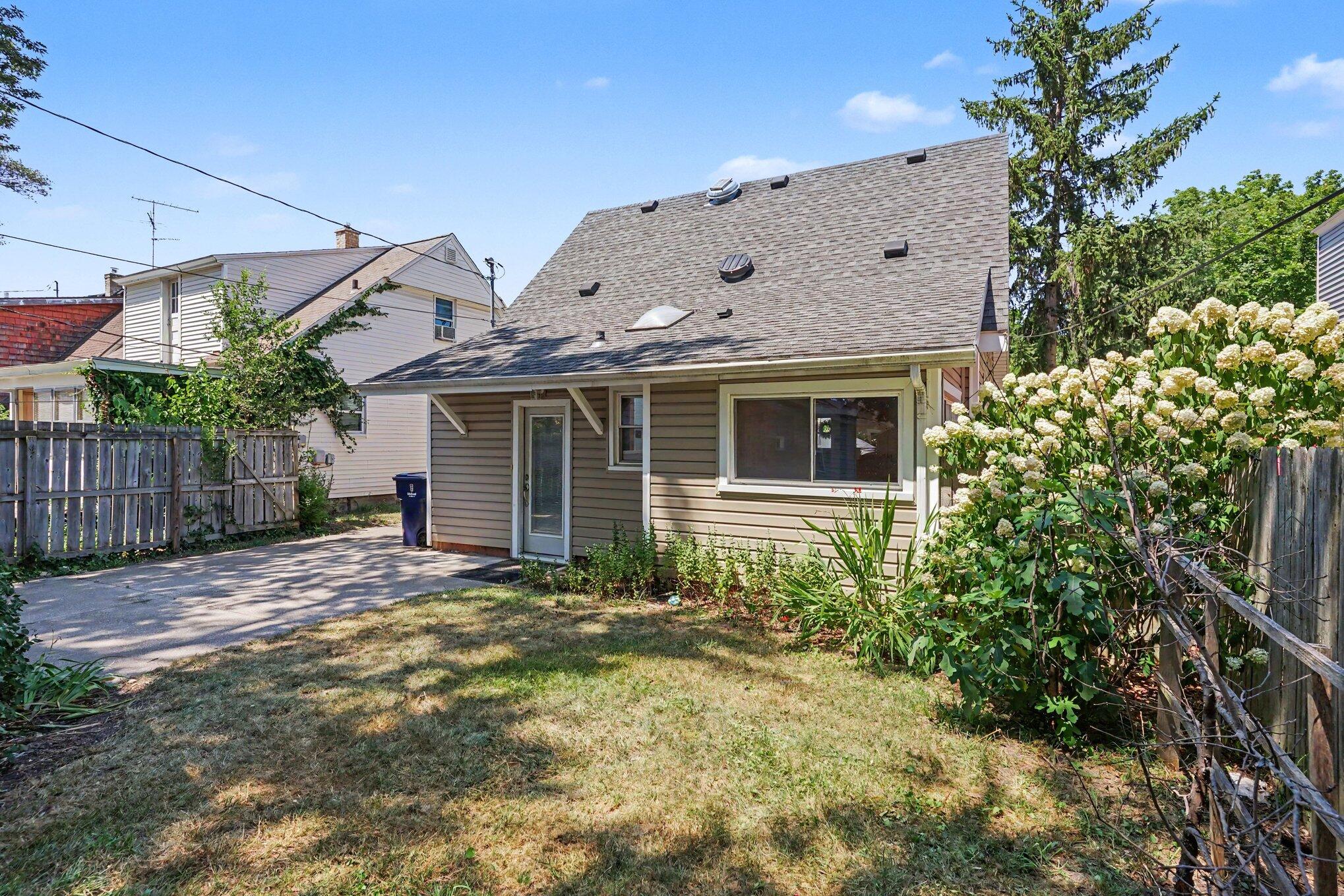 194 W 20th Street Holland MI 49423