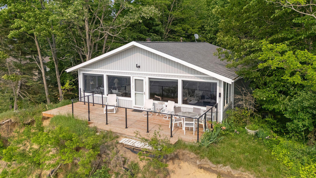 1140 Edgewater Terrace South Haven MI 49090