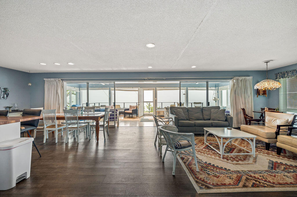 1140 Edgewater Terrace South Haven MI 49090