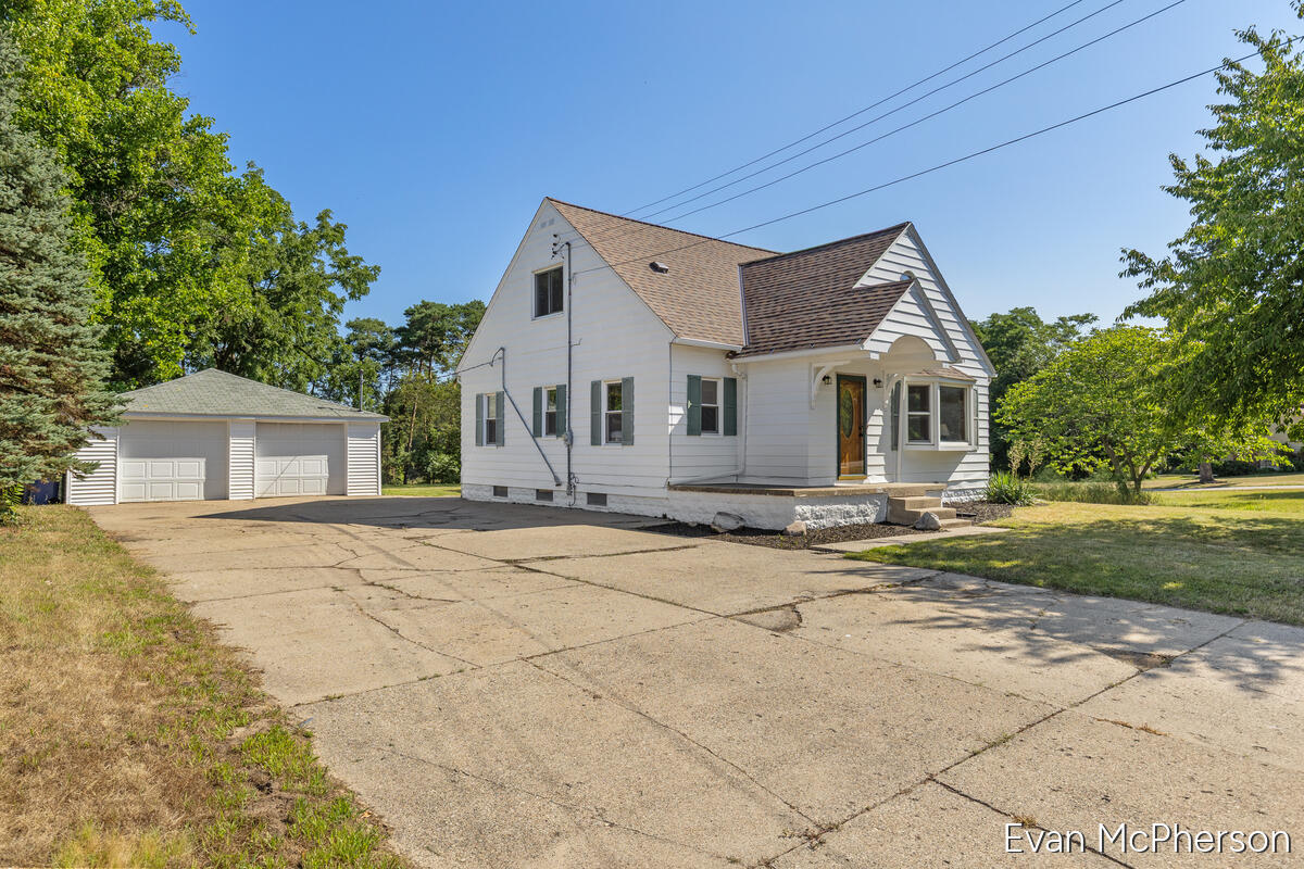 1705 Richmond Street NW Grand Rapids MI 49504