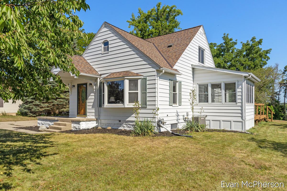 1705 Richmond Street NW Grand Rapids MI 49504