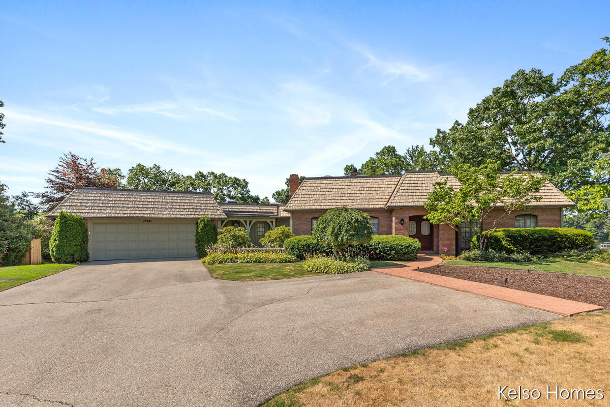 2452 Holtman Drive NE Grand Rapids MI 49525