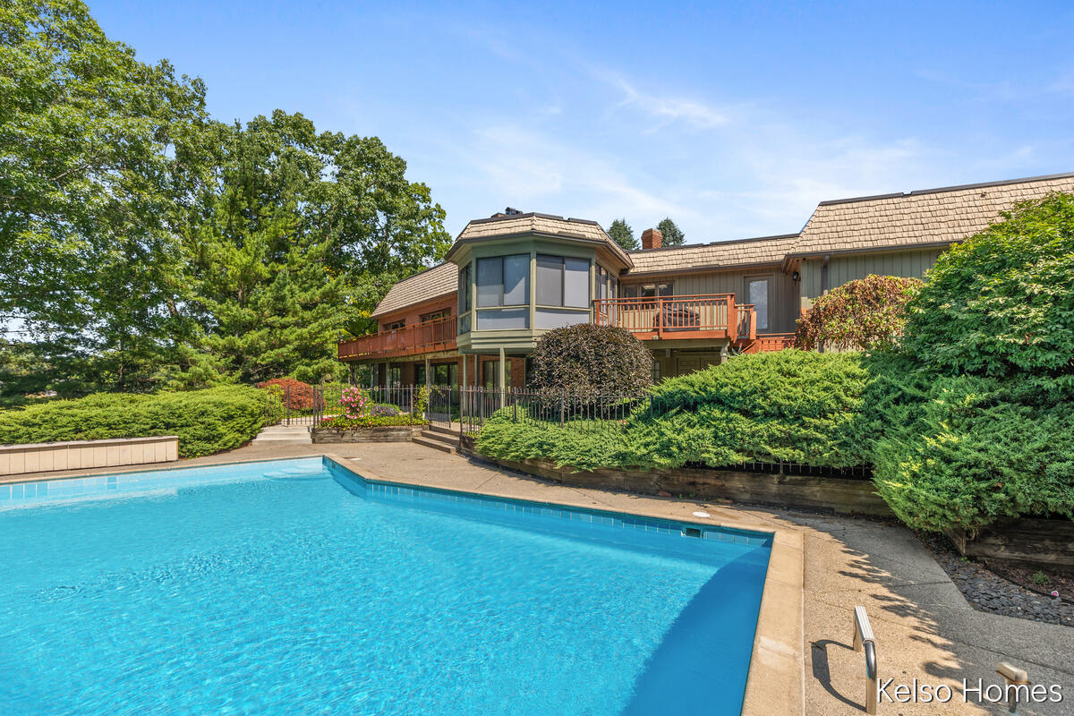 2452 Holtman Drive NE Grand Rapids MI 49525