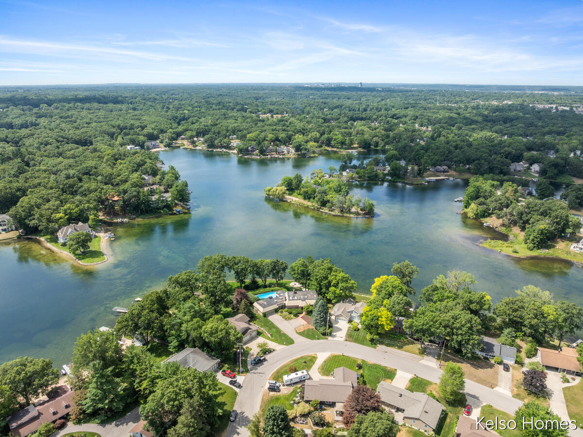 2452 Holtman Drive NE Grand Rapids MI 49525