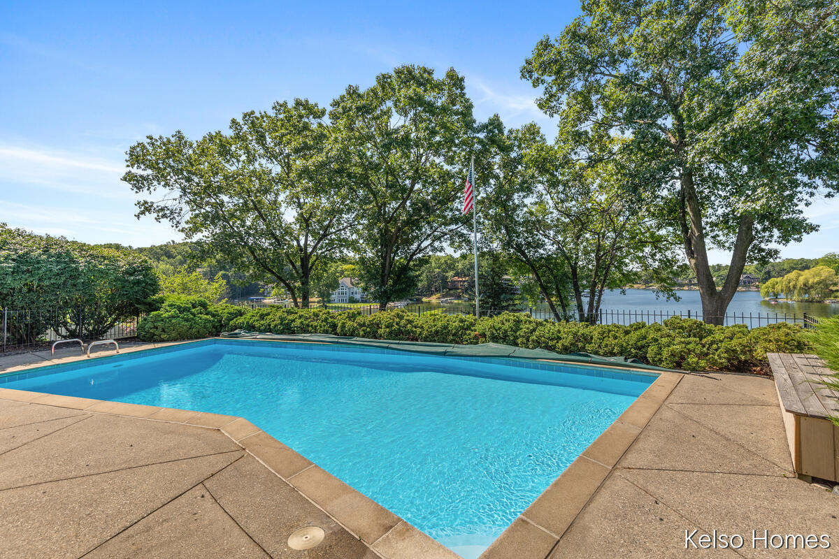2452 Holtman Drive NE Grand Rapids MI 49525