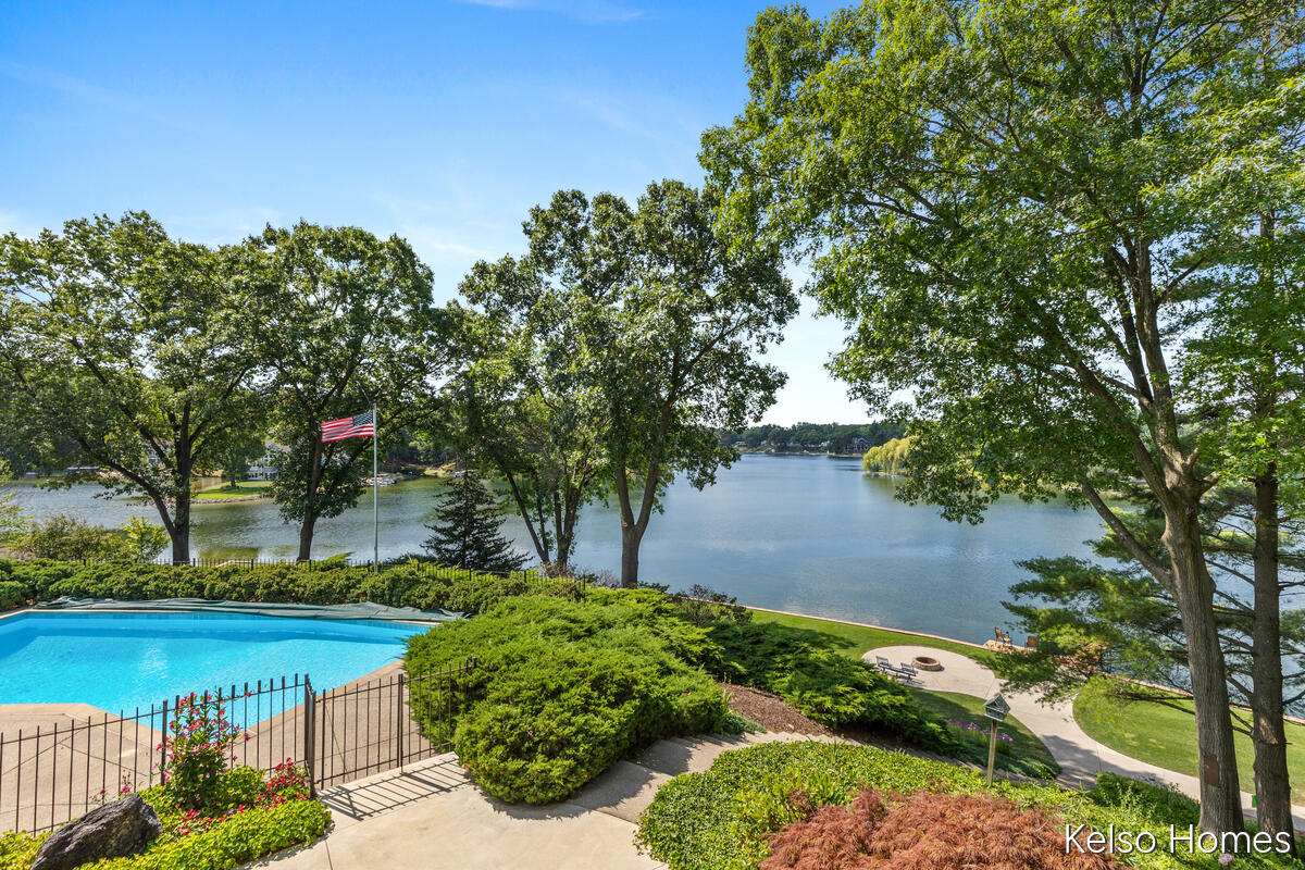 2452 Holtman Drive NE Grand Rapids MI 49525