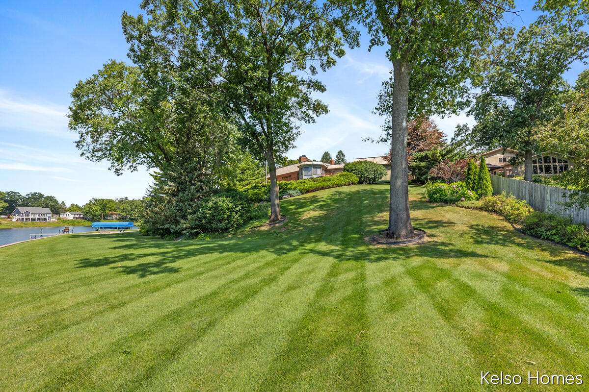 2452 Holtman Drive NE Grand Rapids MI 49525