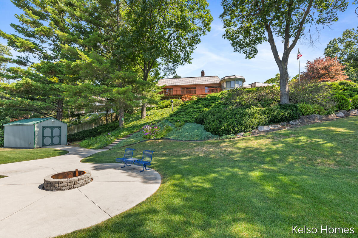 2452 Holtman Drive NE Grand Rapids MI 49525