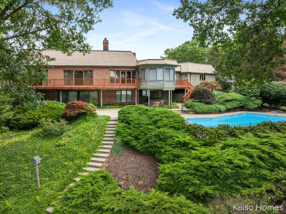 2452 Holtman Drive NE Grand Rapids MI 49525