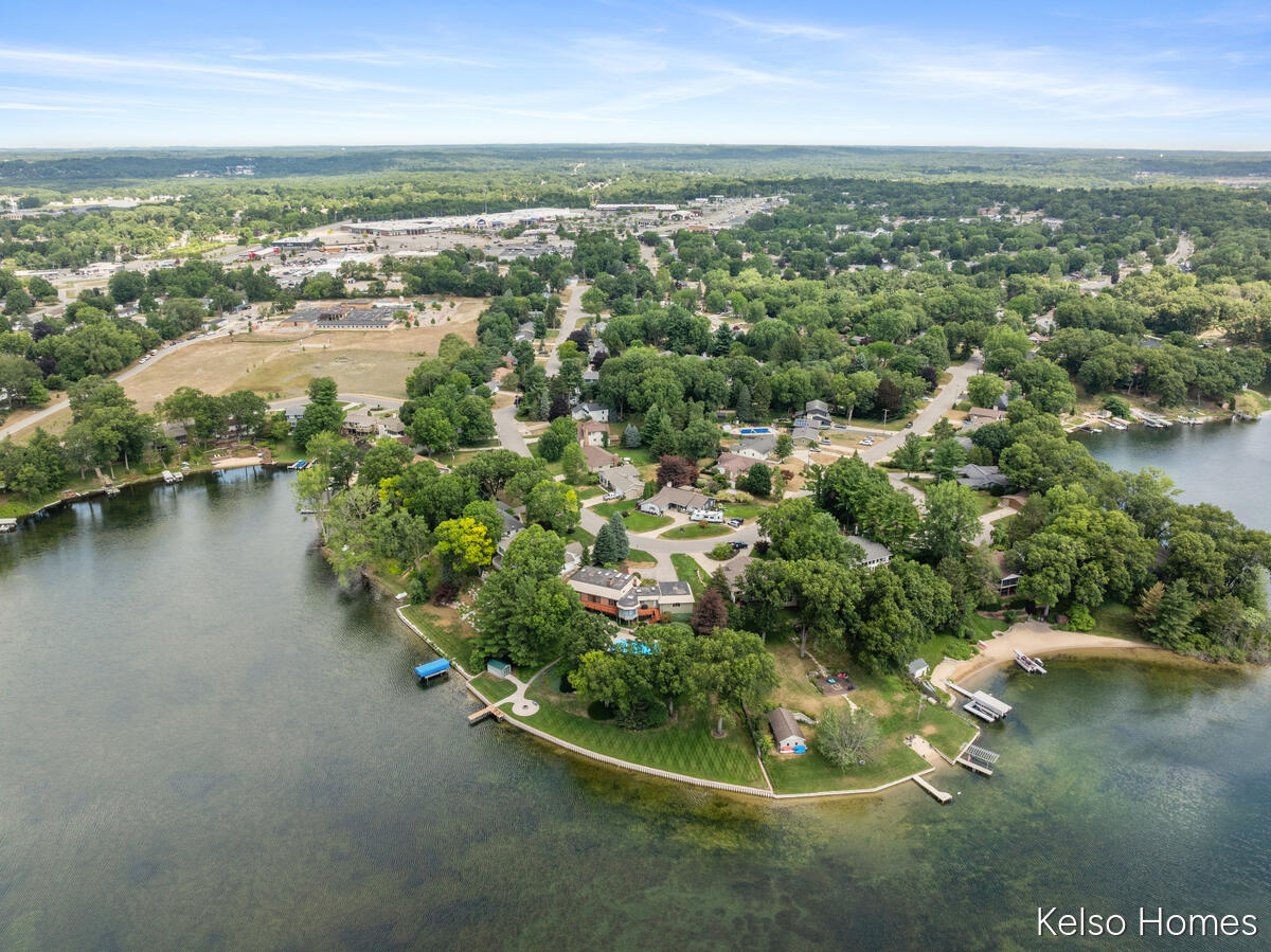2452 Holtman Drive NE Grand Rapids MI 49525