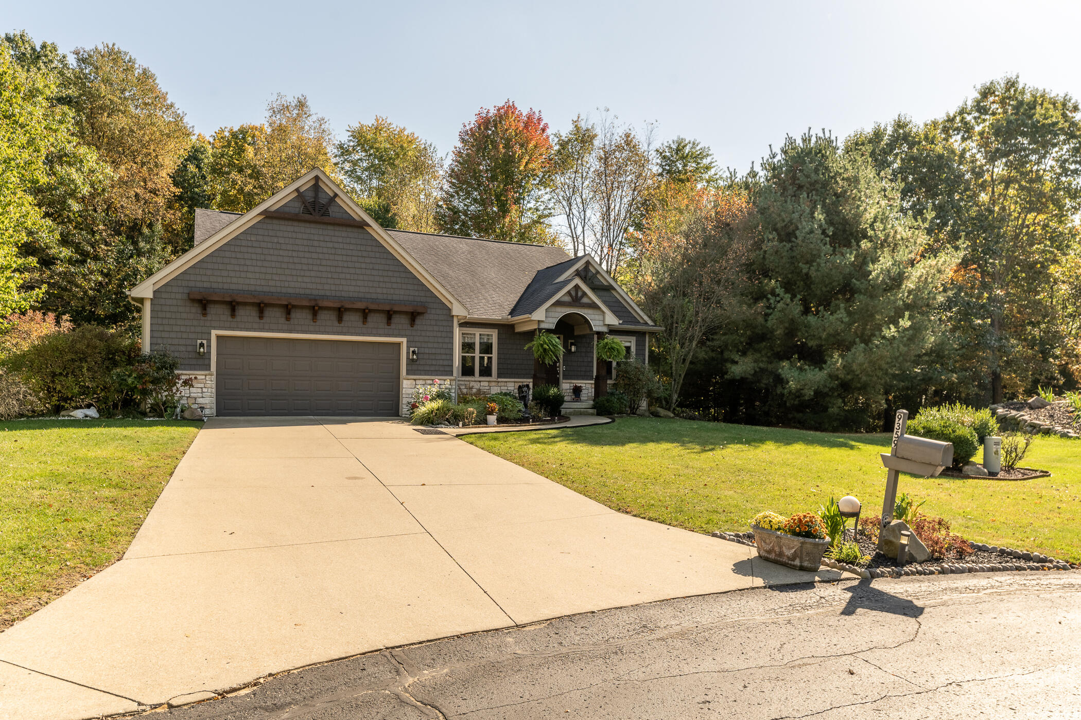 9359 Stratford Woods Trail Kalamazoo MI 49009
