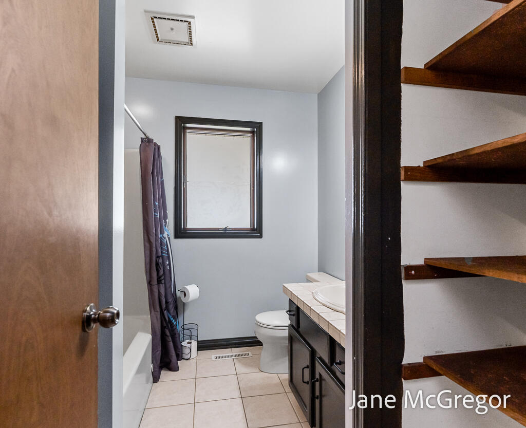 1731 Princess Lane Muskegon MI 49445