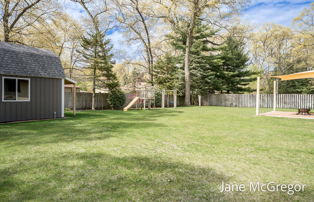 1731 Princess Lane Muskegon MI 49445