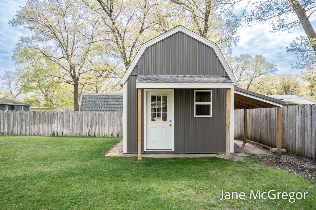 1731 Princess Lane Muskegon MI 49445