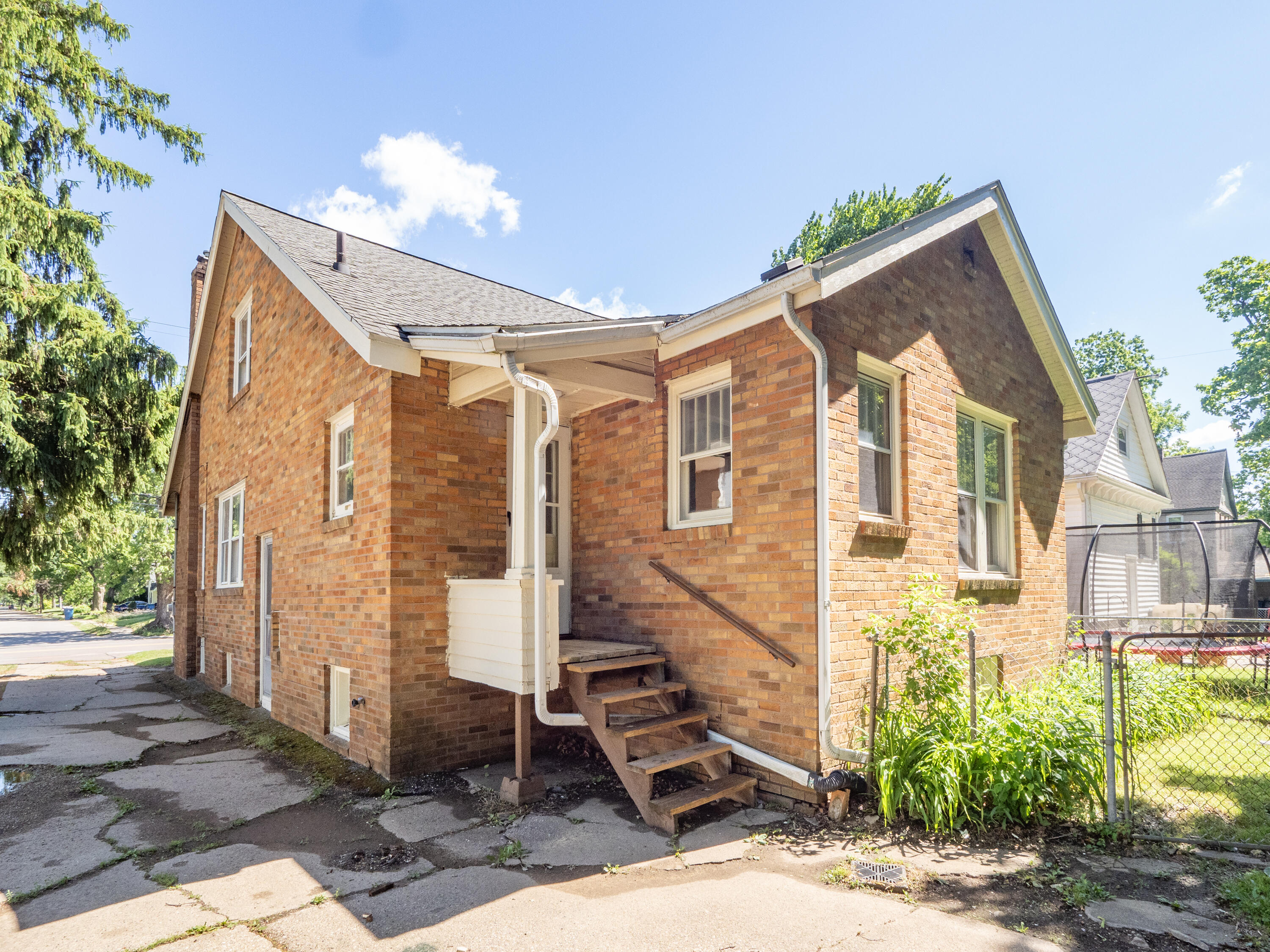 2127 W Main Street Kalamazoo MI 49006