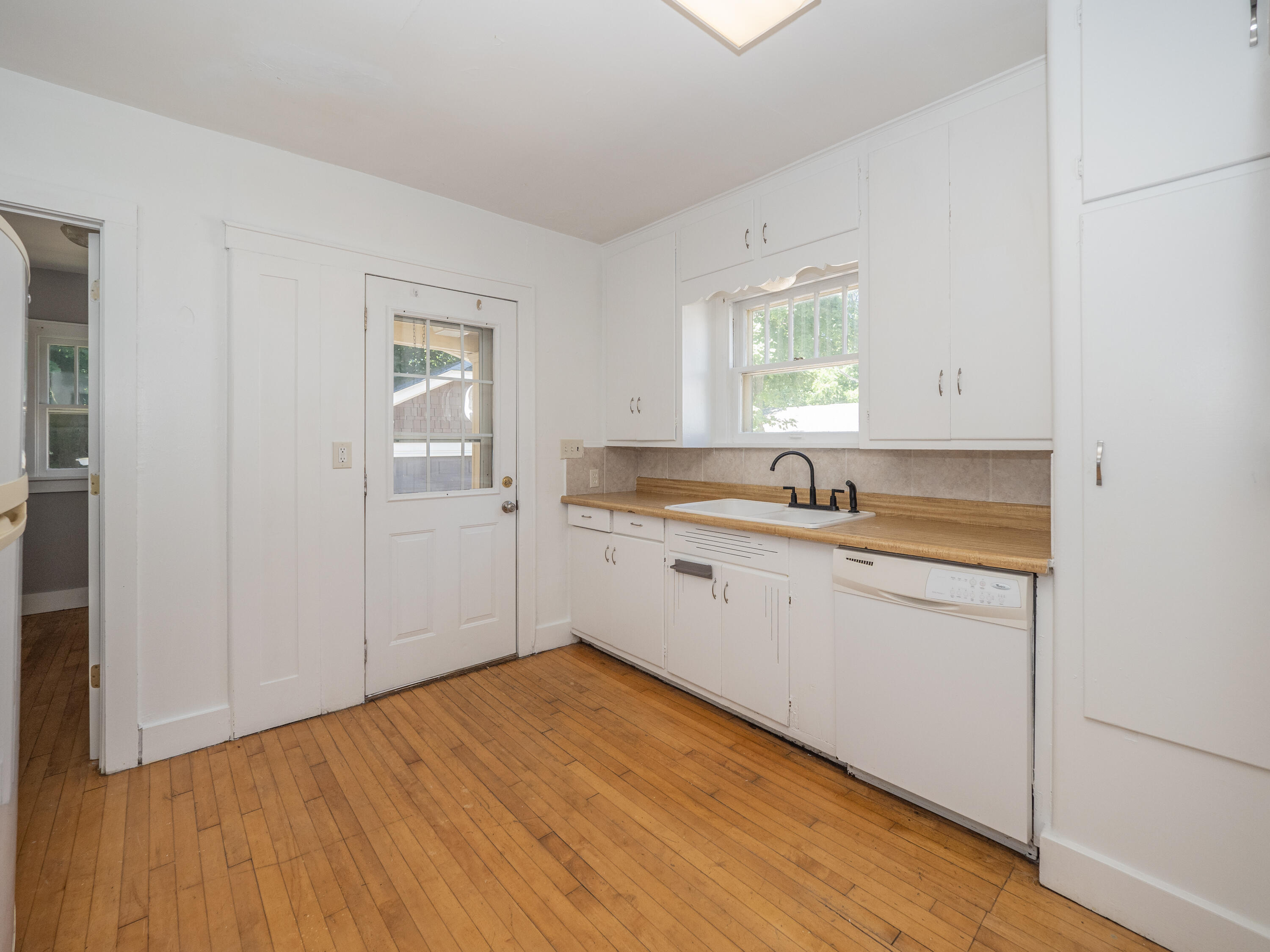 2127 W Main Street Kalamazoo MI 49006