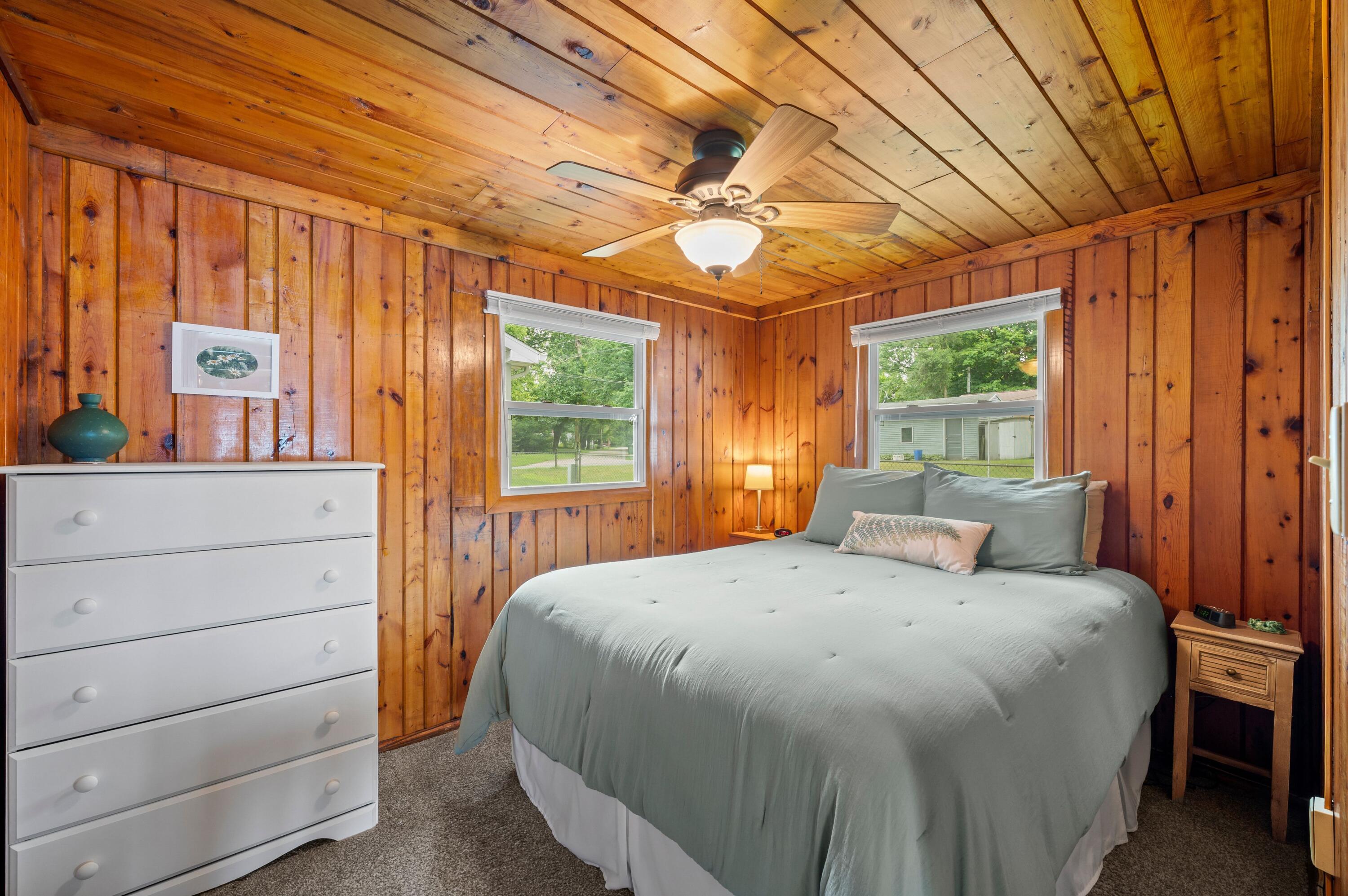 52390 Twin Lakeview Drive Dowagiac MI 49047