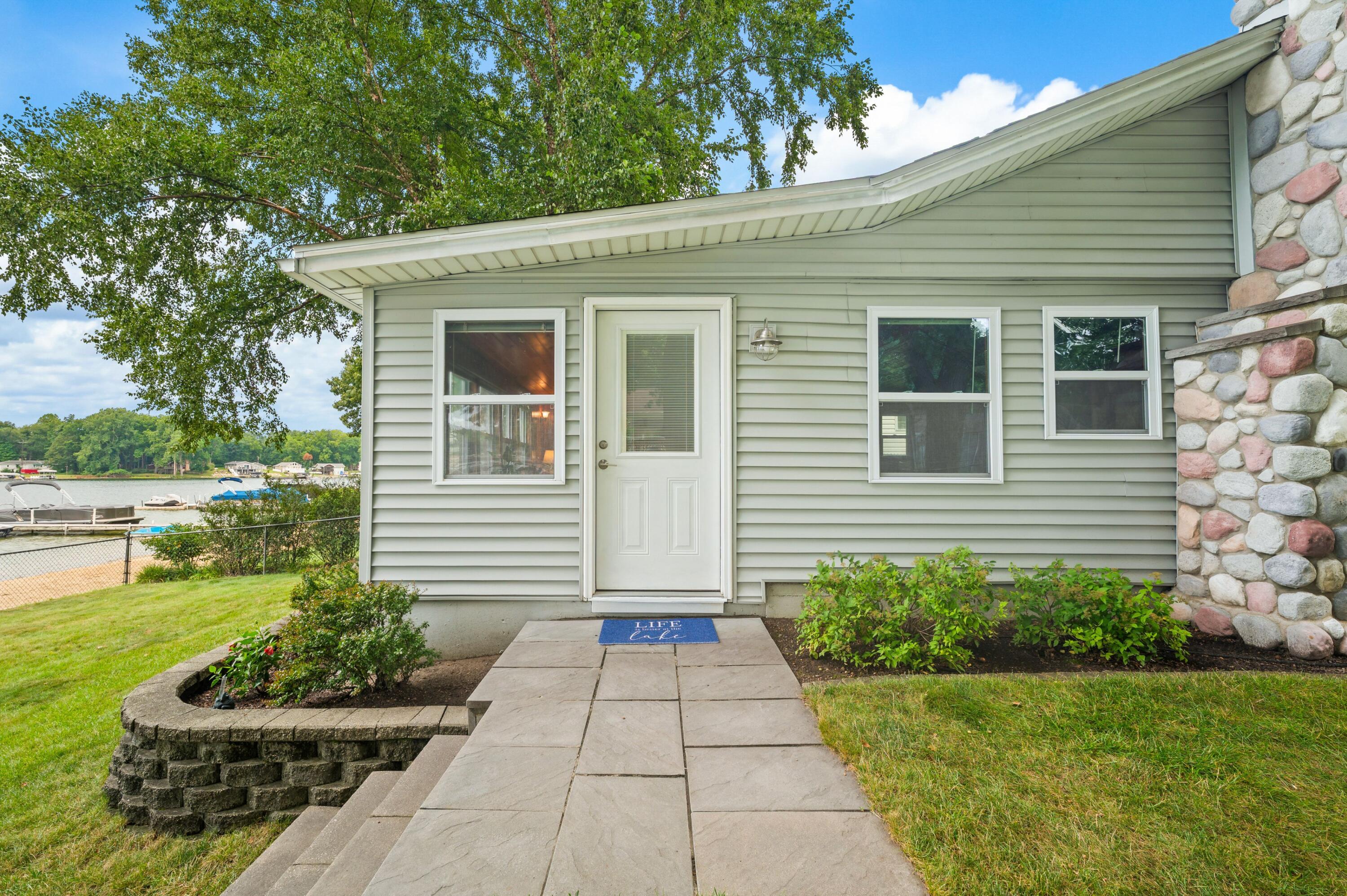 52390 Twin Lakeview Drive Dowagiac MI 49047