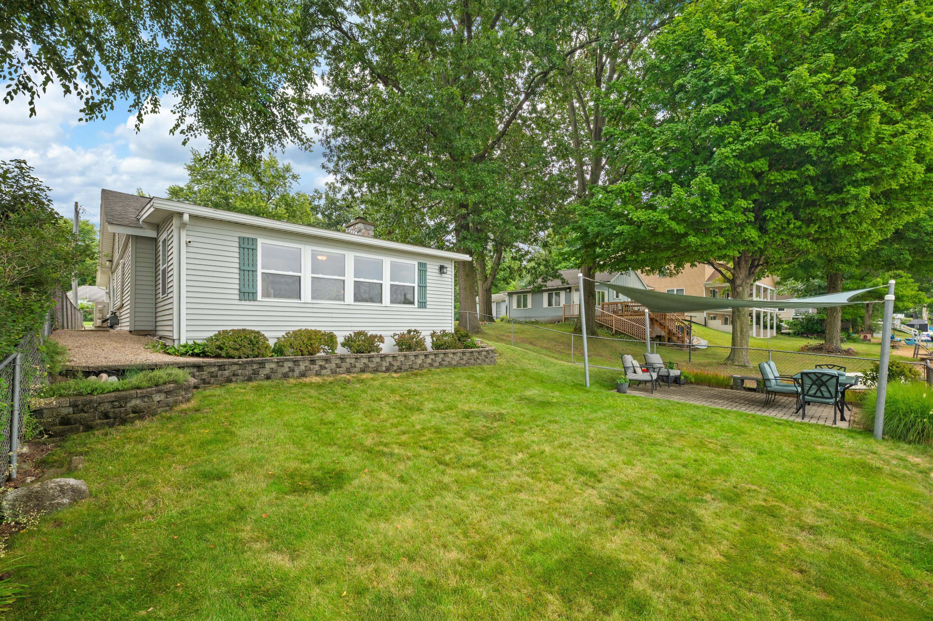 52390 Twin Lakeview Drive Dowagiac MI 49047