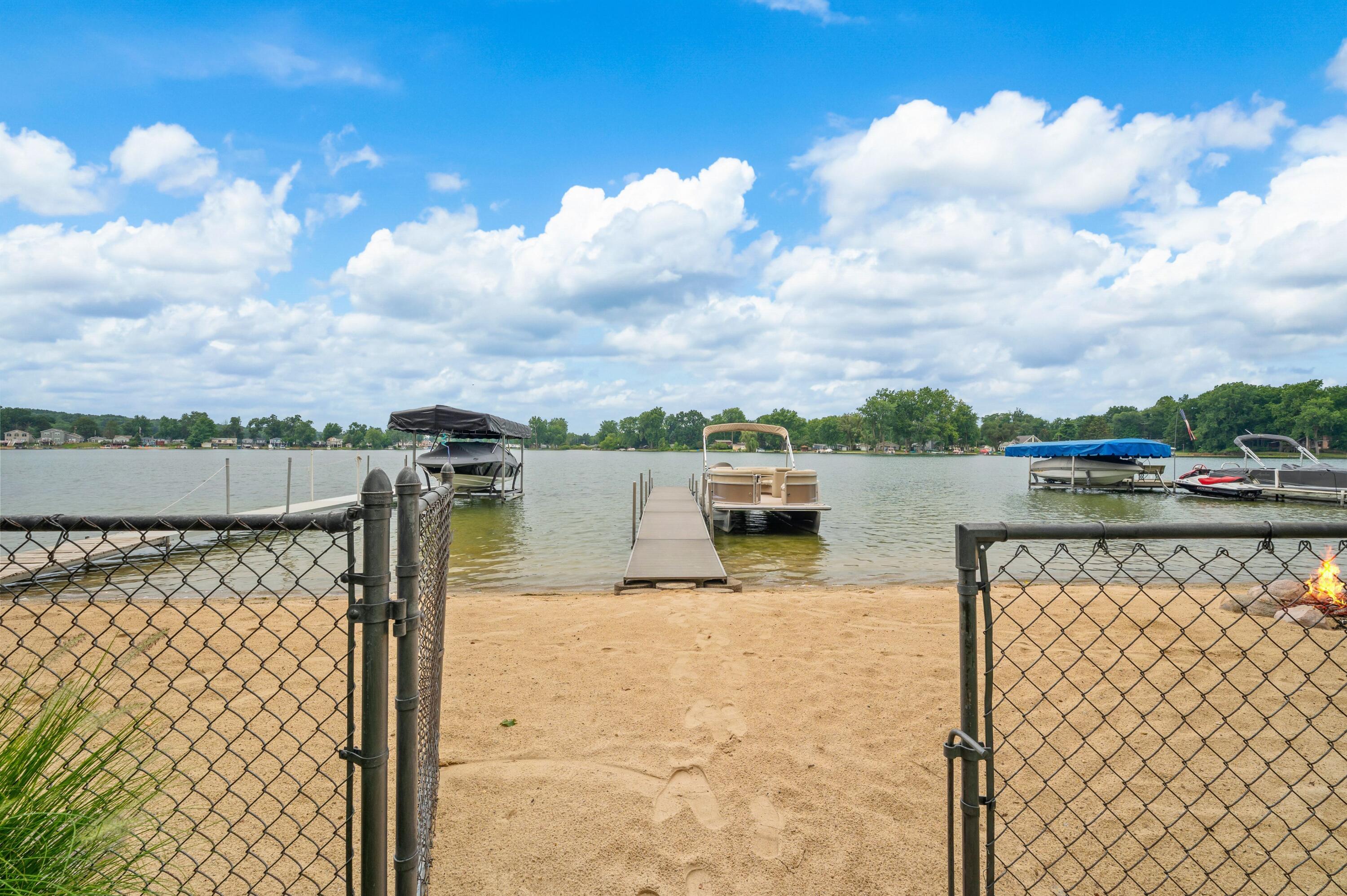 52390 Twin Lakeview Drive Dowagiac MI 49047