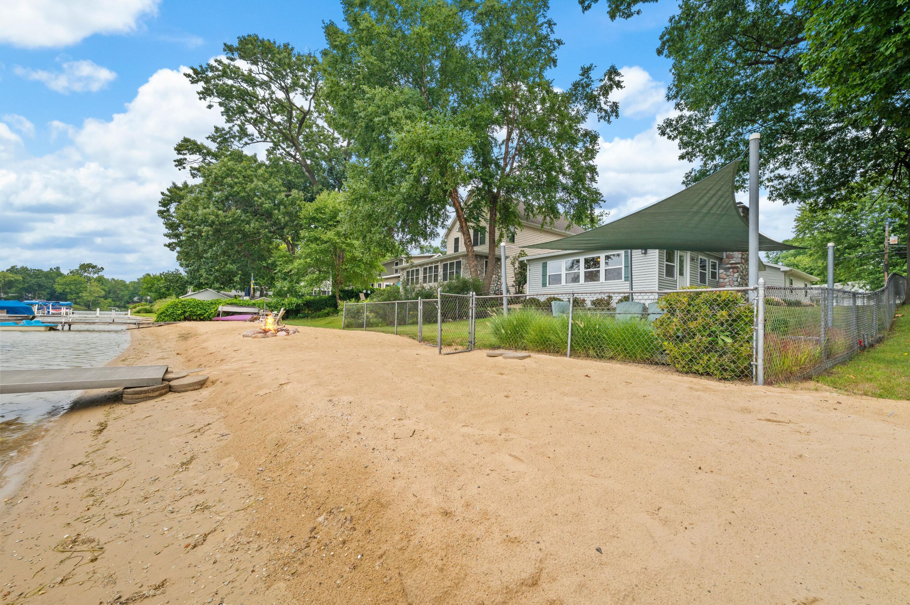 52390 Twin Lakeview Drive Dowagiac MI 49047