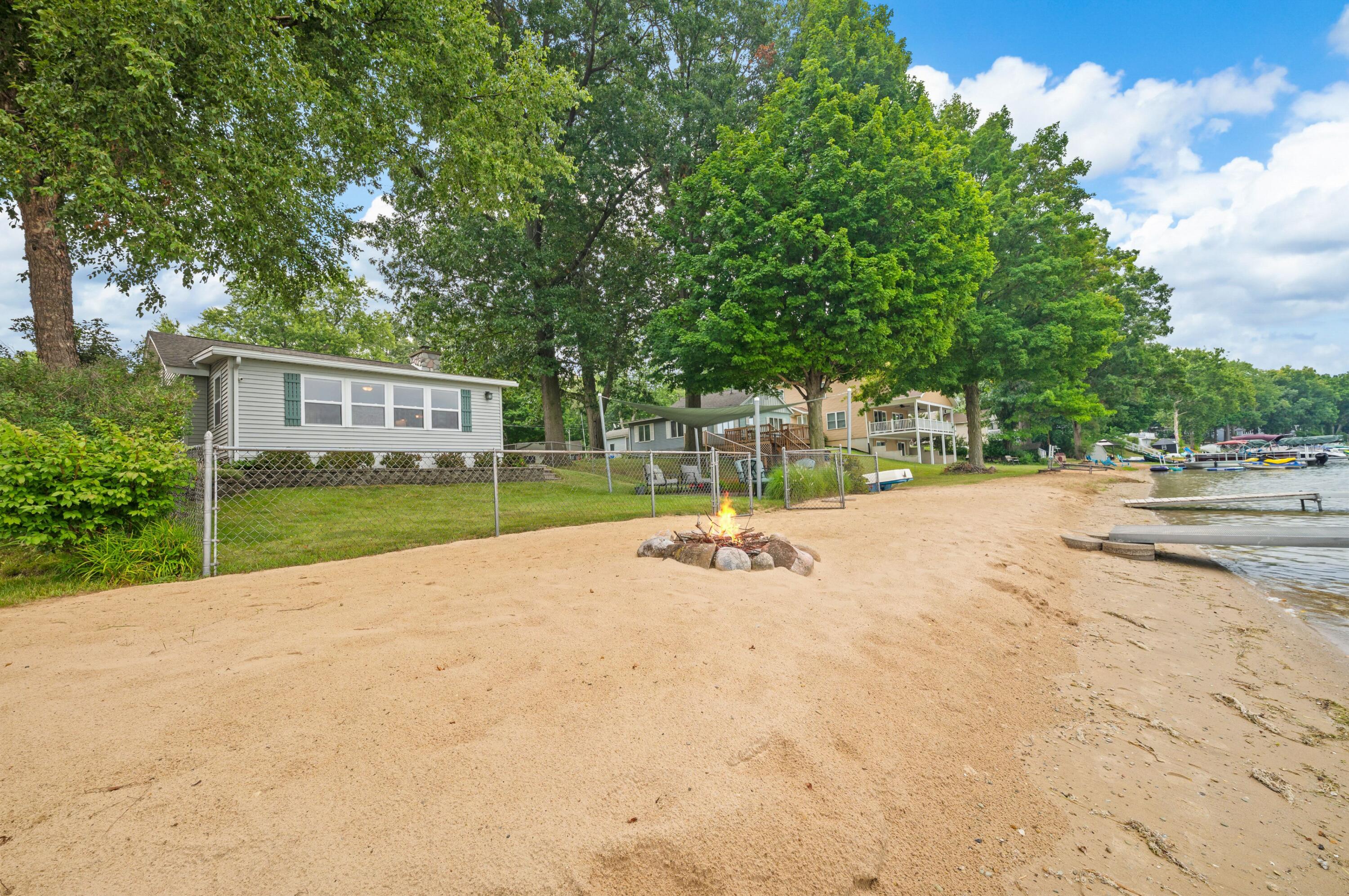 52390 Twin Lakeview Drive Dowagiac MI 49047