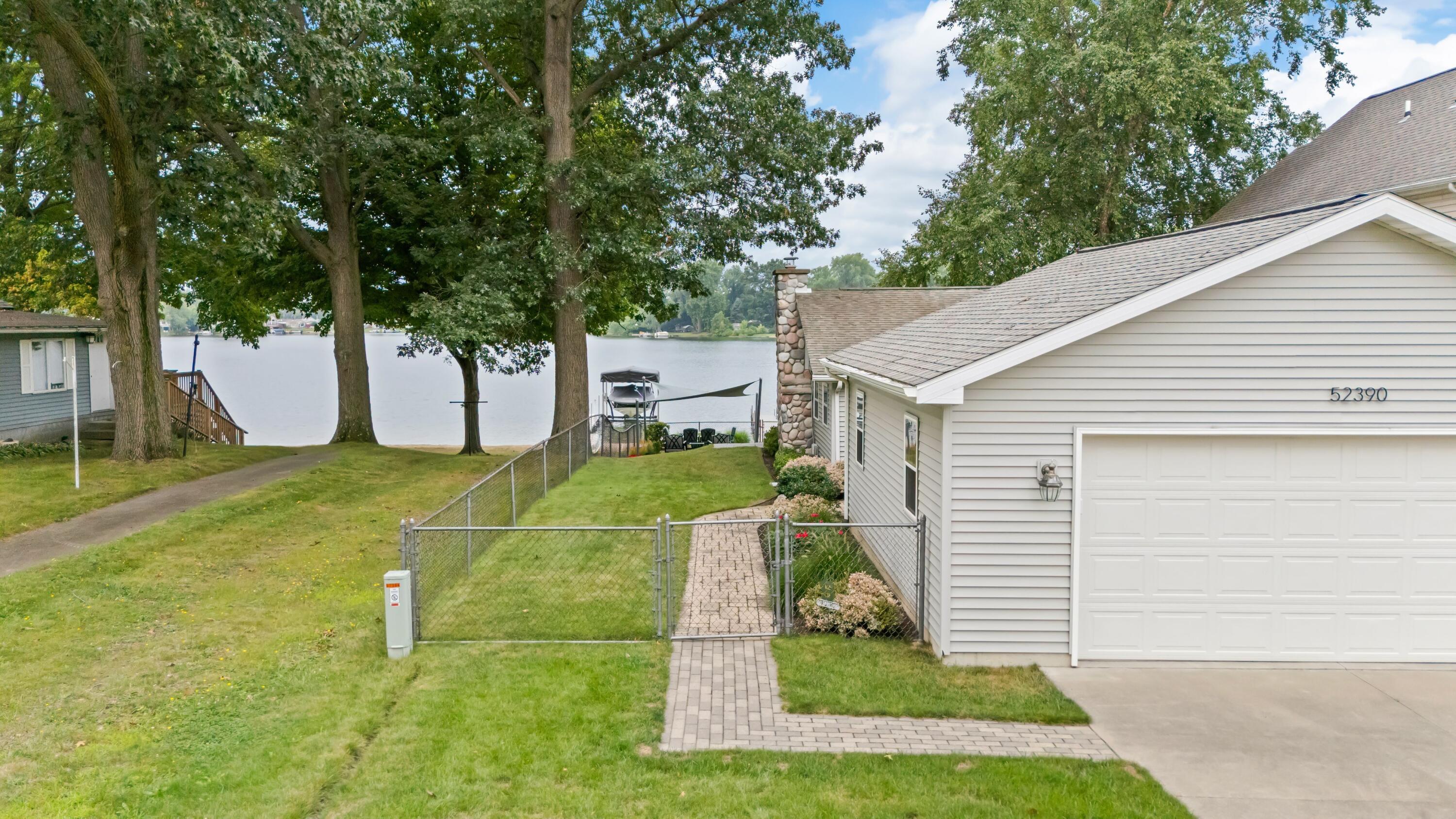 52390 Twin Lakeview Drive Dowagiac MI 49047