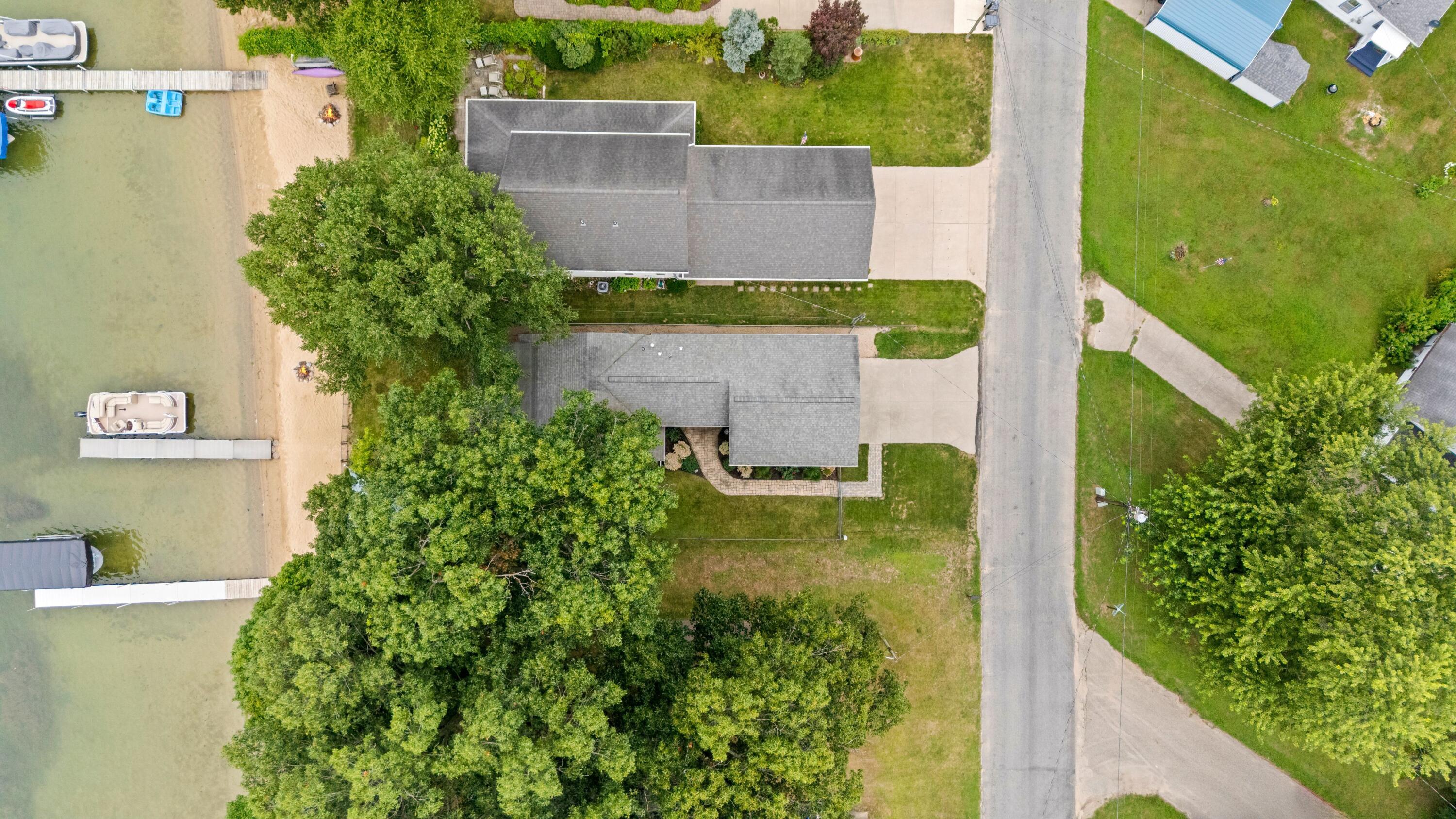 52390 Twin Lakeview Drive Dowagiac MI 49047