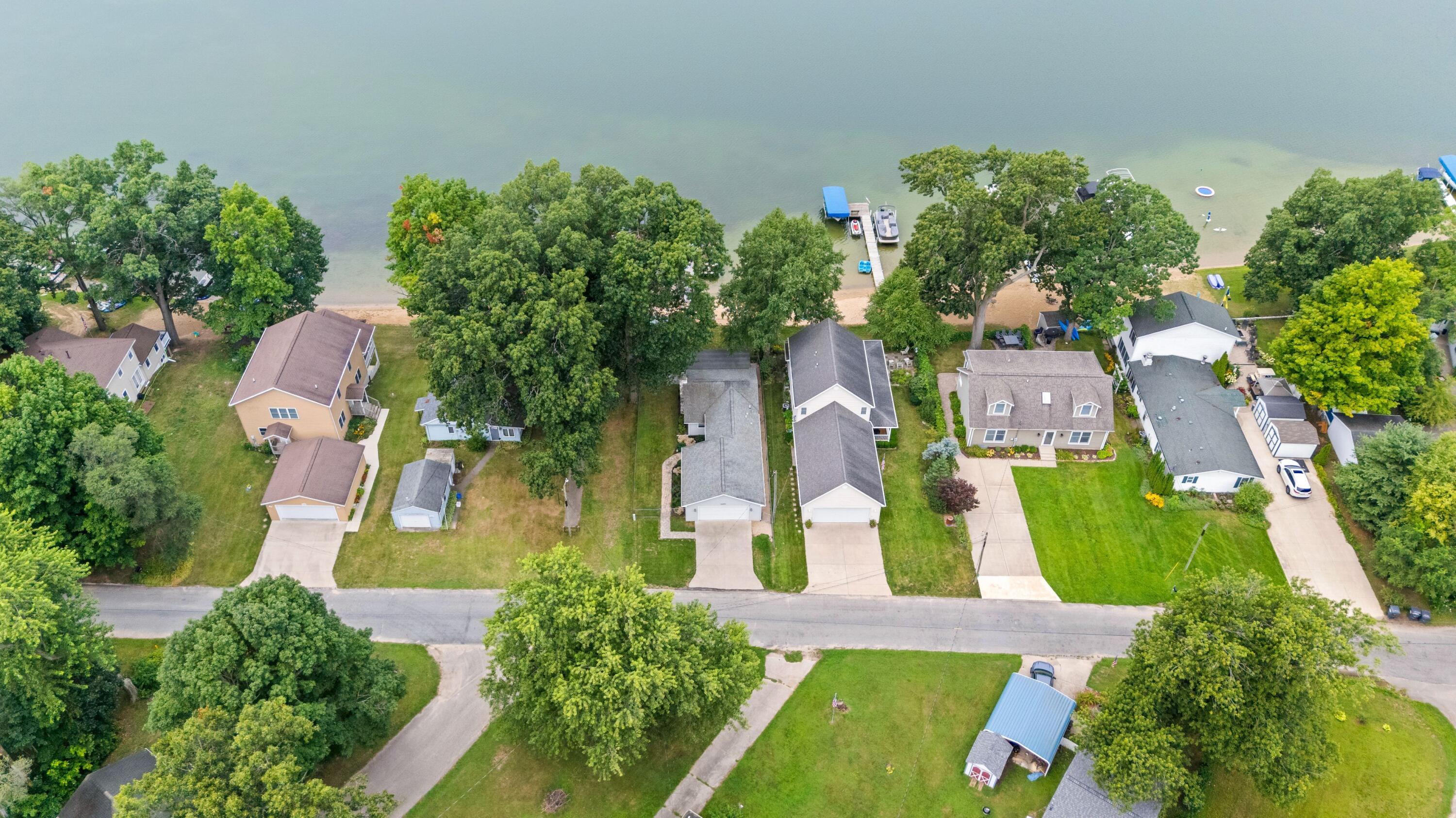 52390 Twin Lakeview Drive Dowagiac MI 49047