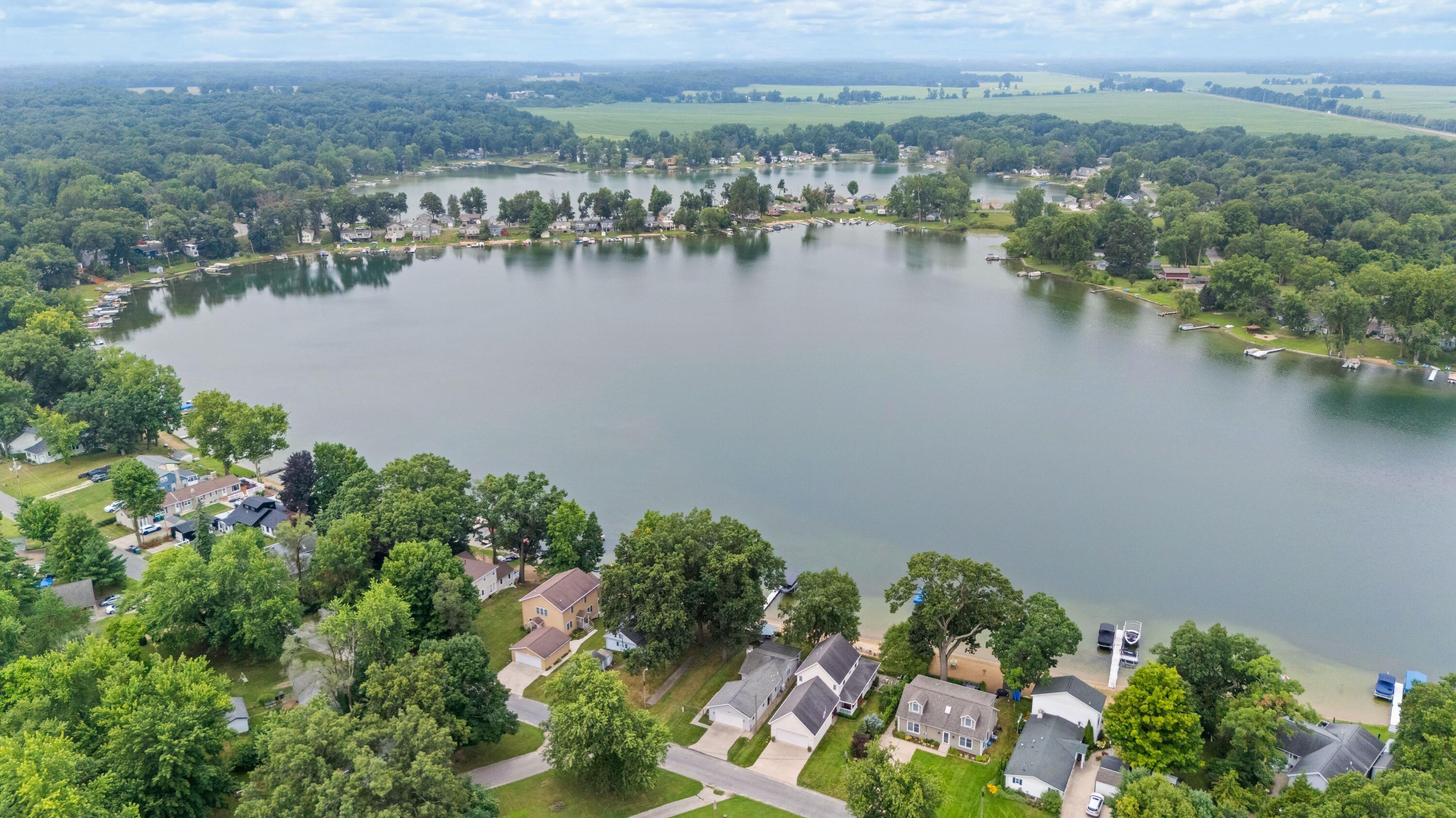 52390 Twin Lakeview Drive Dowagiac MI 49047