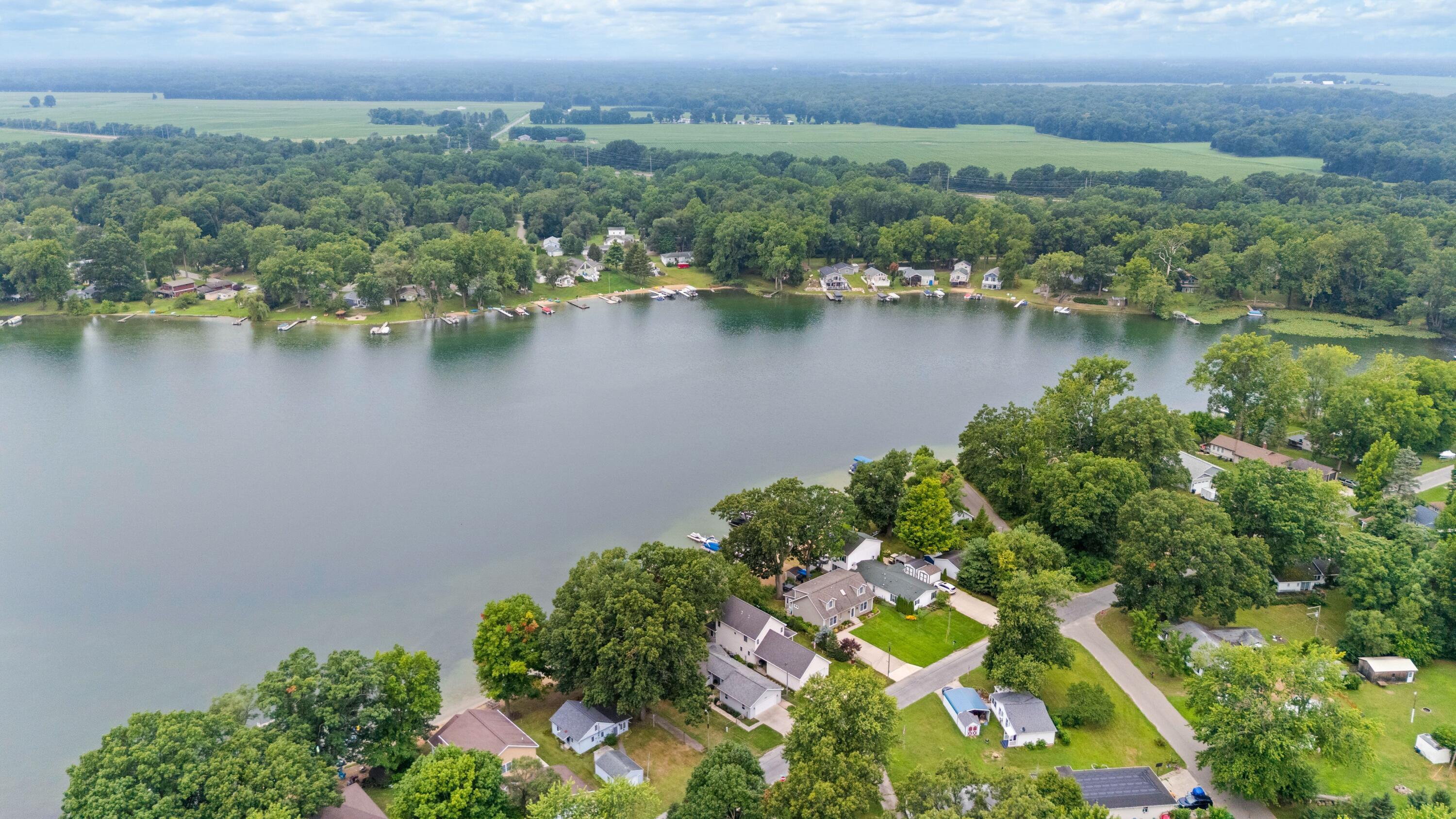 52390 Twin Lakeview Drive Dowagiac MI 49047
